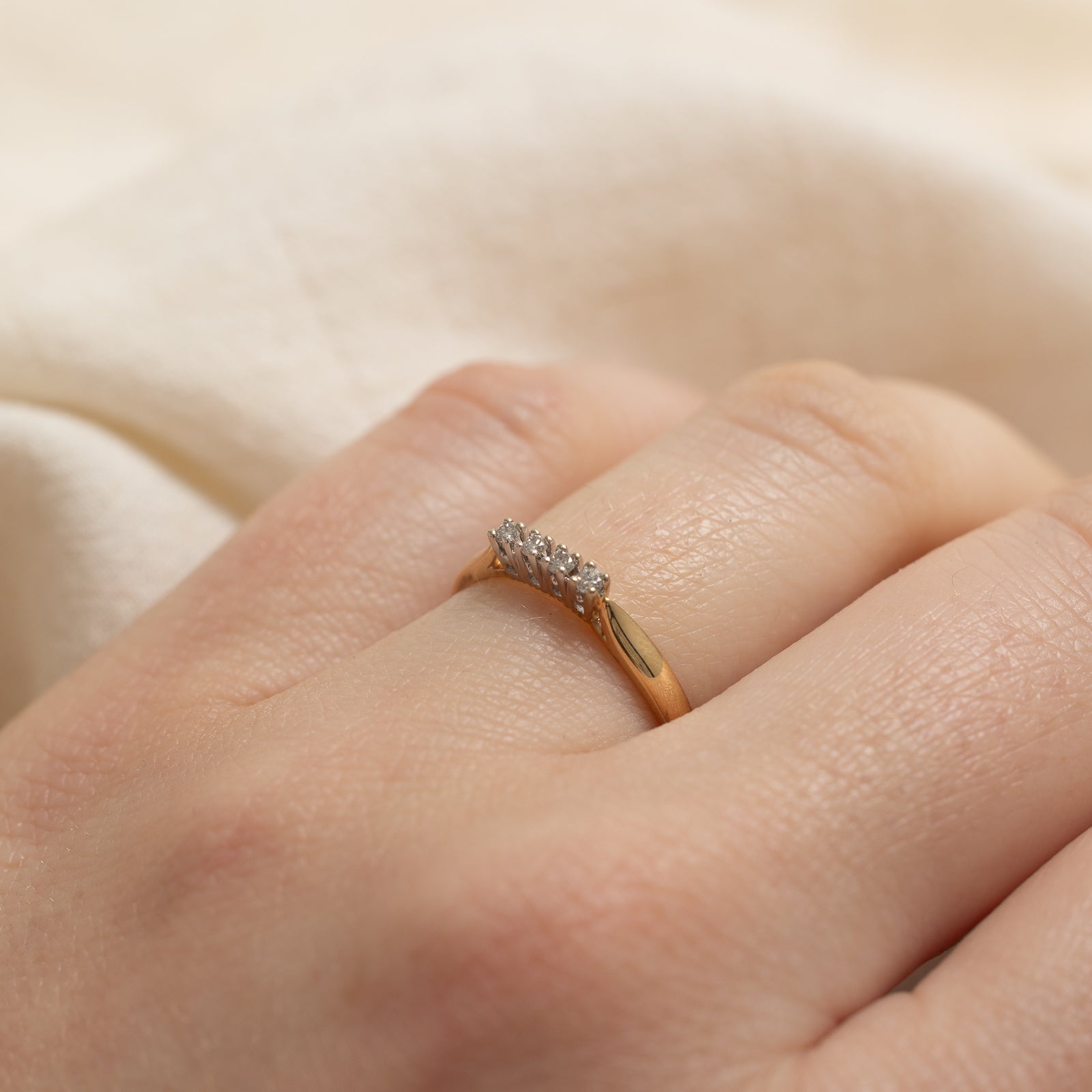 Bague fine à quatre diamants | 0,07 ct au total | Taille 5,5