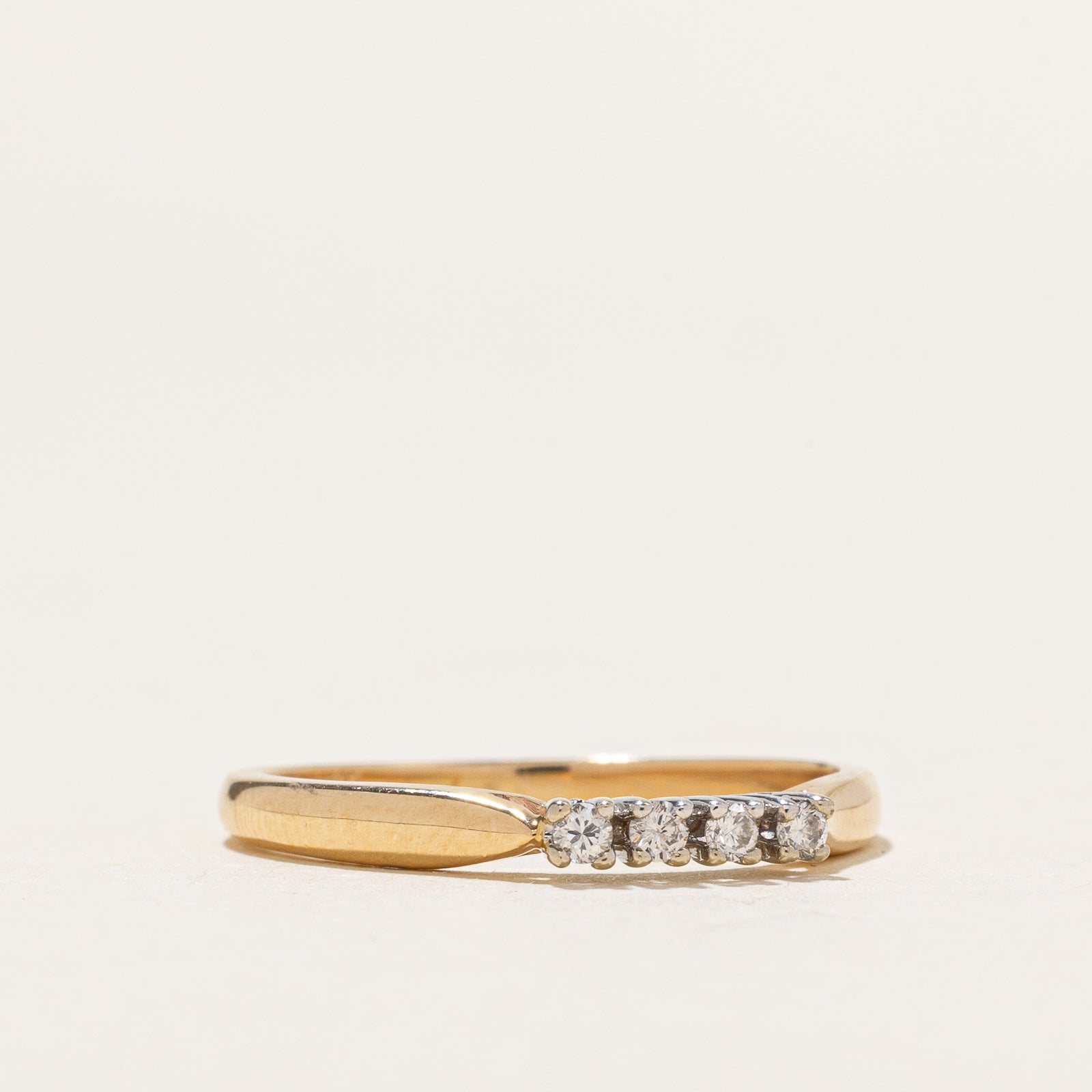 Bague fine à quatre diamants | 0,07 ct au total | Taille 5,5
