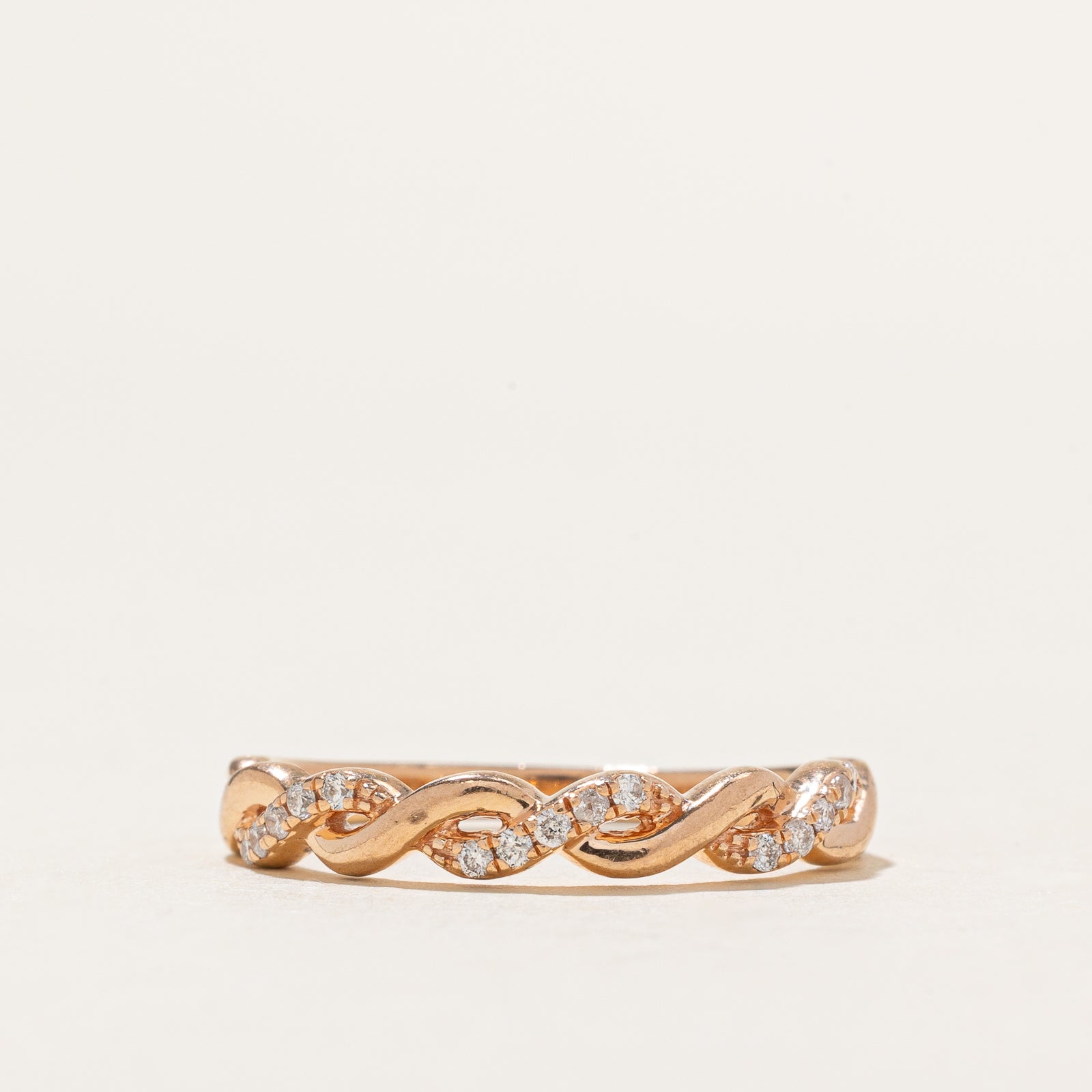 Bague torsadée en or rose 10 carats et diamants | 0,10 ct au total | Taille 7,5
