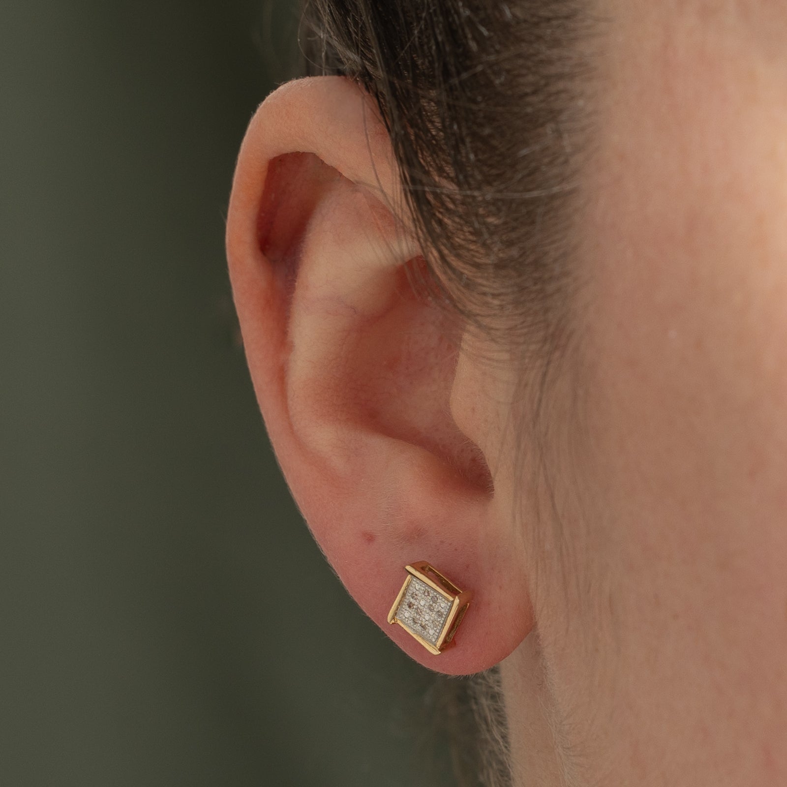 Boucles d'oreilles puces en forme de grille de diamants | 0,02 ct