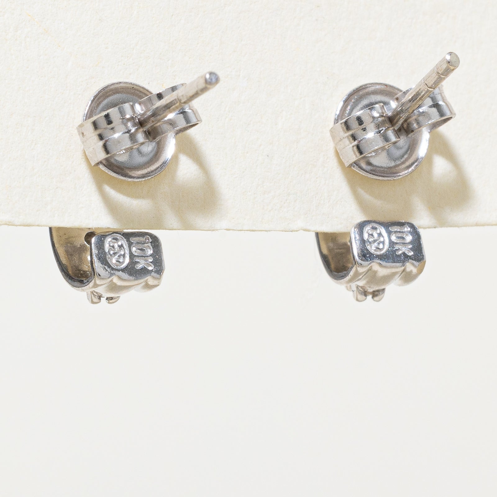 Boucles d'oreilles créoles en or blanc 10 carats serties de diamants | 0,10 ct au total