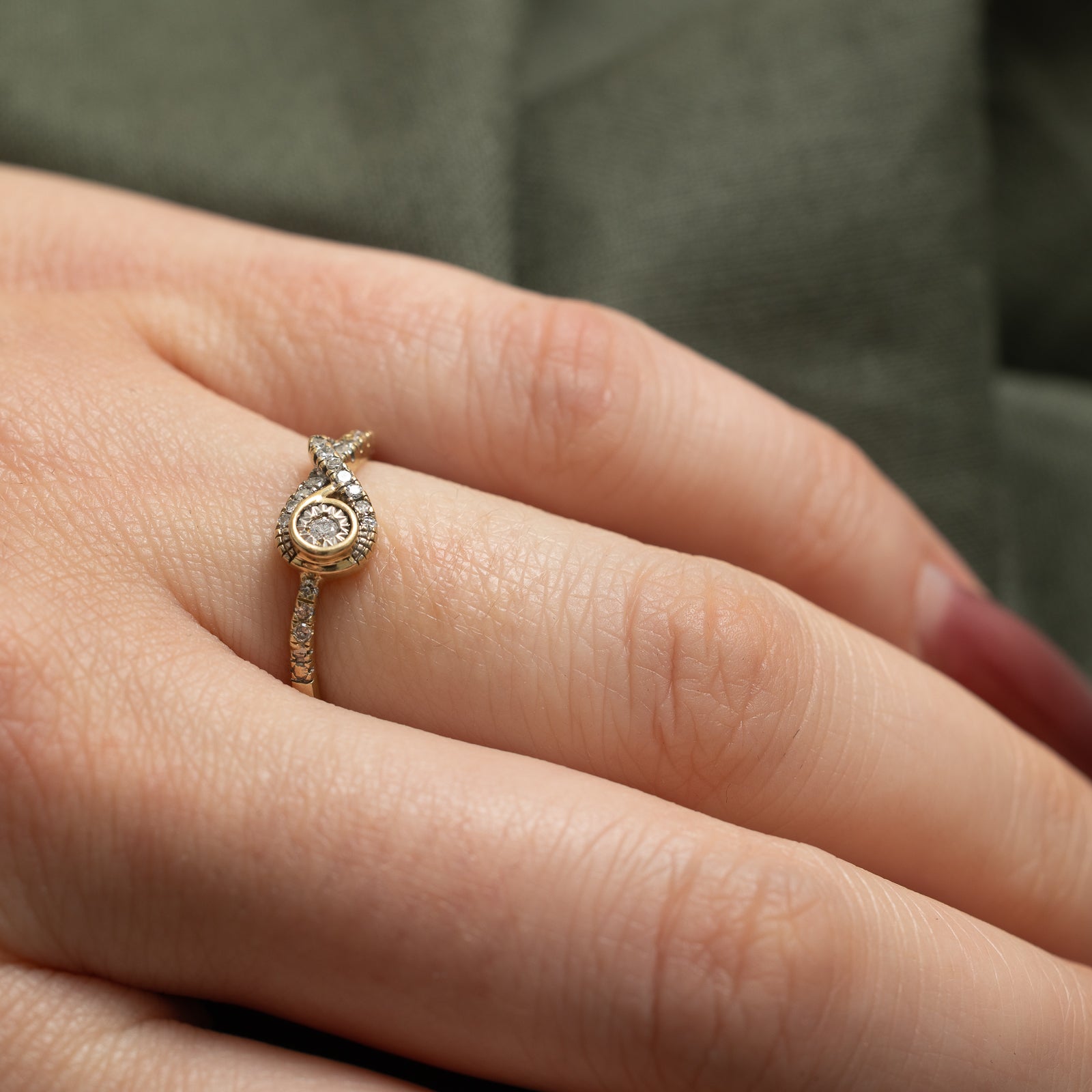 Illusion Set Diamond Cross Over Ring | 0.12ctw | SZ 6.25