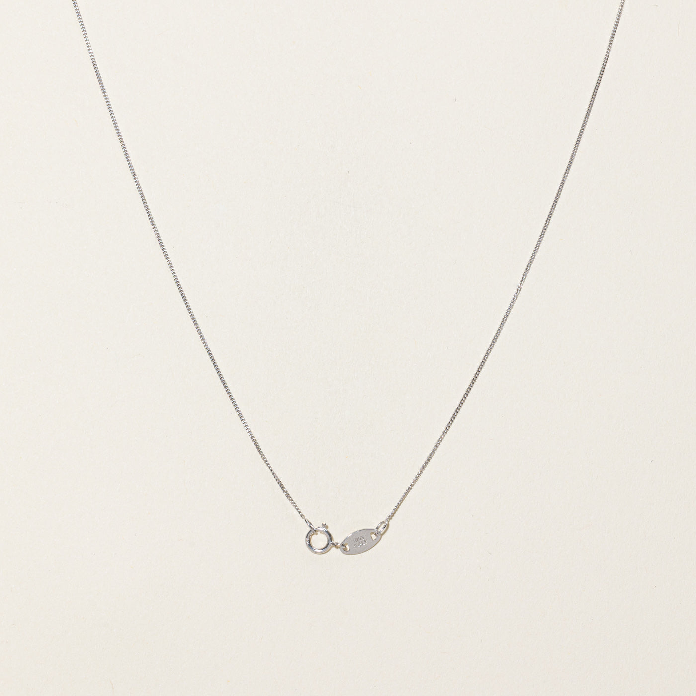 Collier pendentif colonne à trois diamants | 0,11 ct | 45,7 cm 