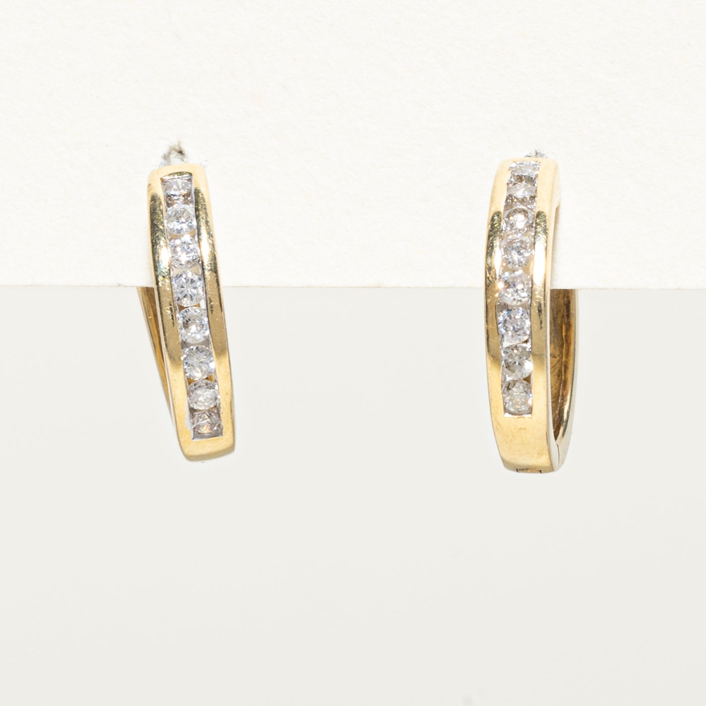 Boucles d'oreilles créoles serties de diamants en canal | 0,22 ct