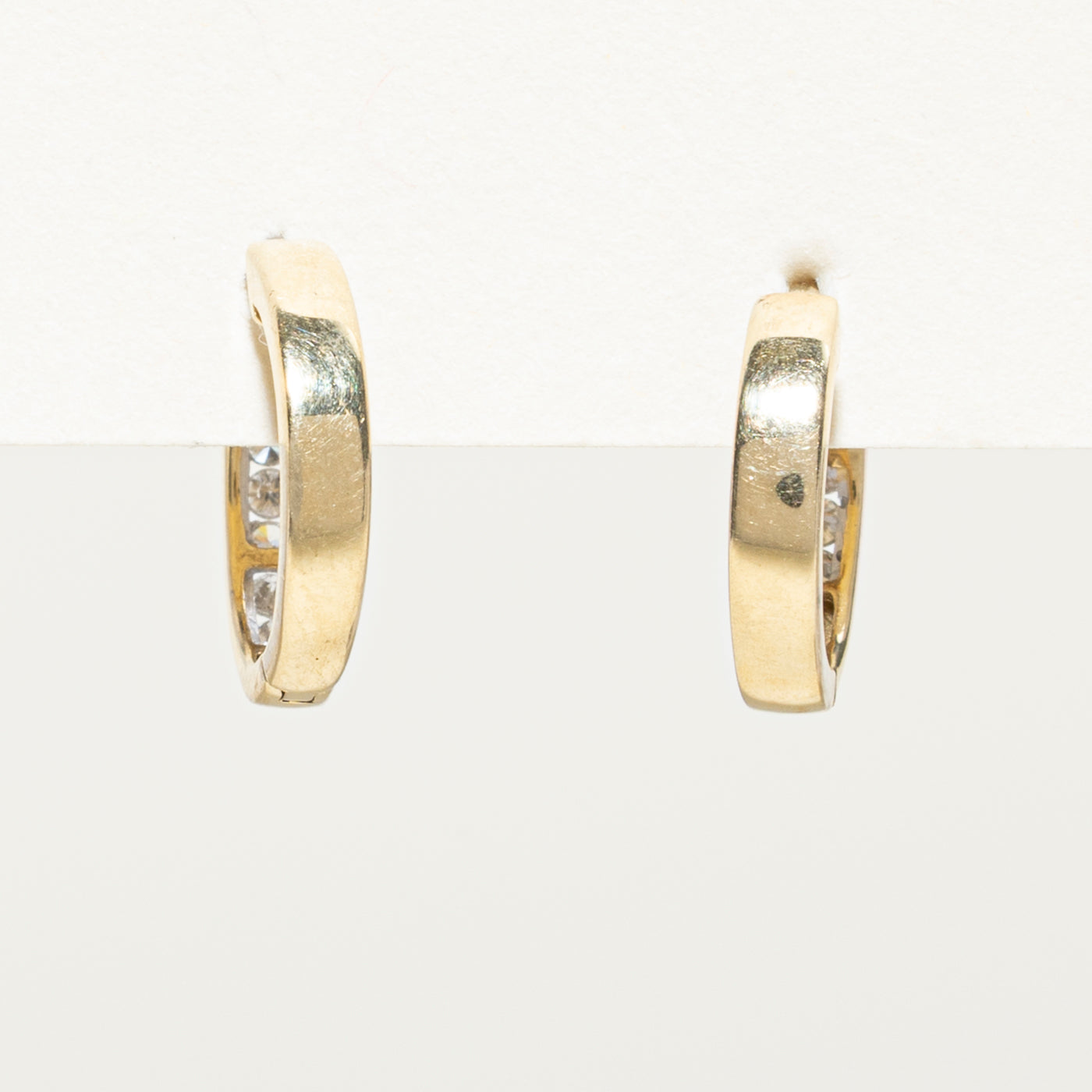 Boucles d'oreilles créoles serties de diamants en canal | 0,22 ct