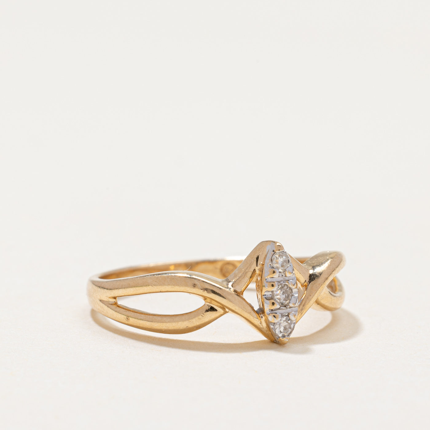 Diamond Column Twisted Ring | 0.05ctw | SZ 6