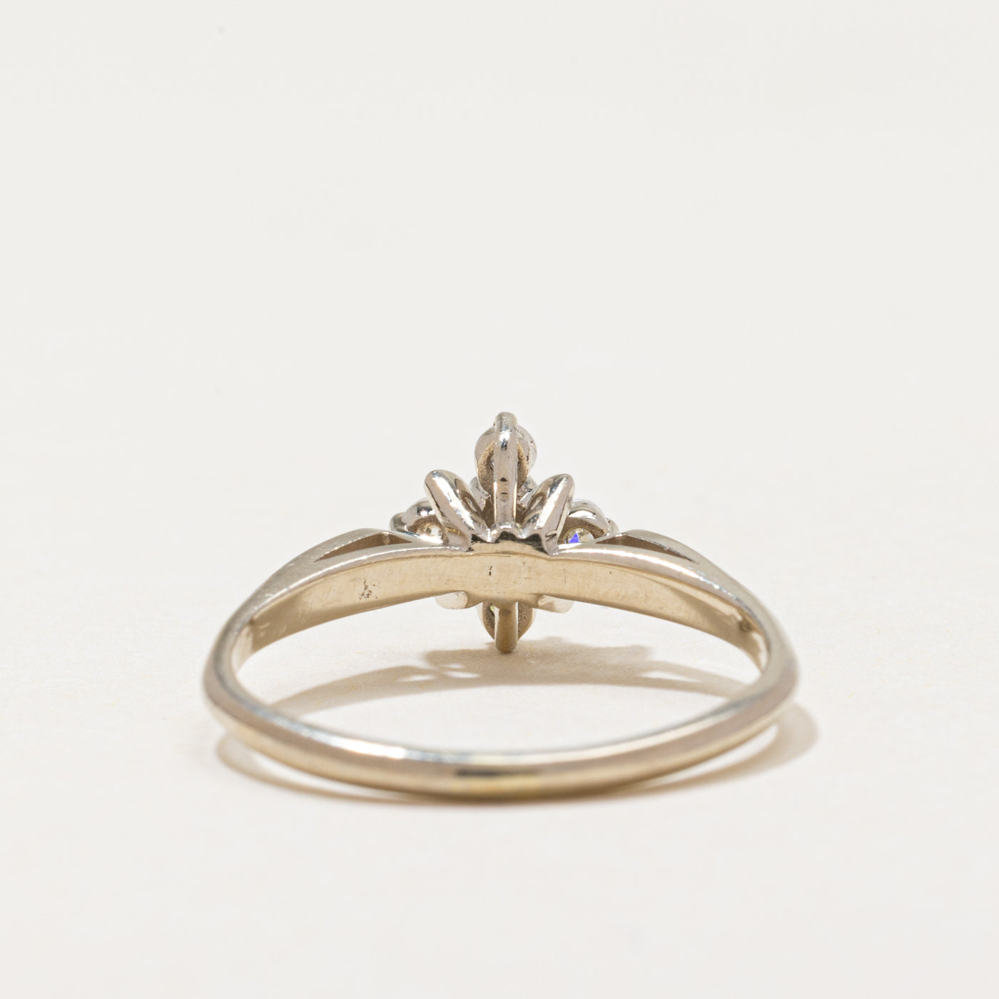 14k Diamond Petal Ring | 0.15ctw | SZ 5