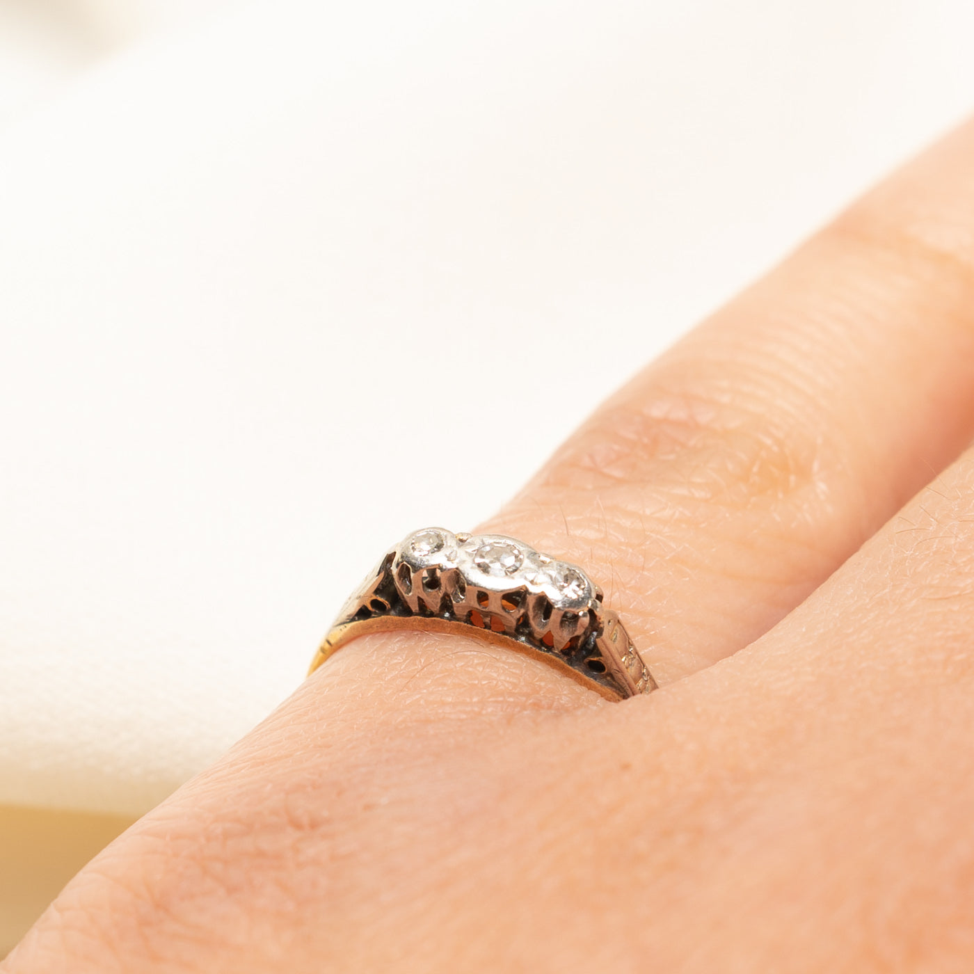 Two Tone Illusion Set Diamond Ring | 0.08ctw | SZ 5