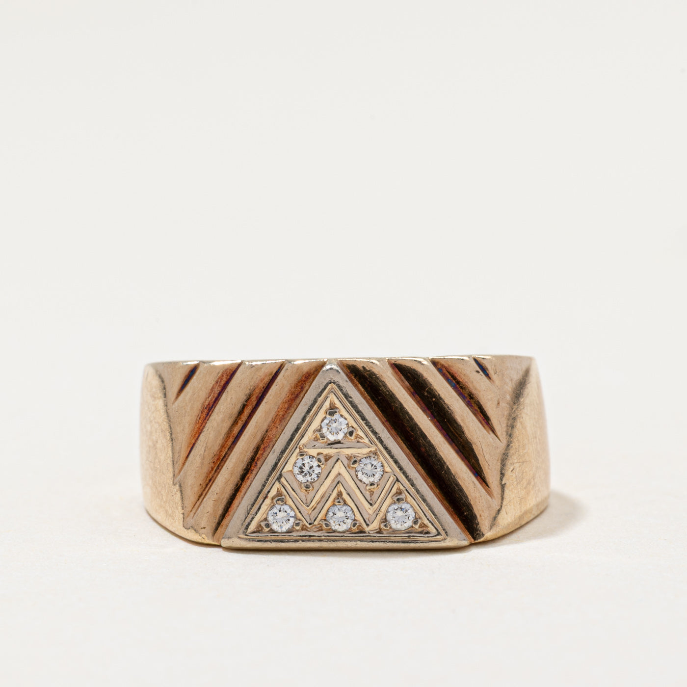 10k Diamond Triangle Grooved Cocktail Ring | 0.07ctw | SZ 9.25