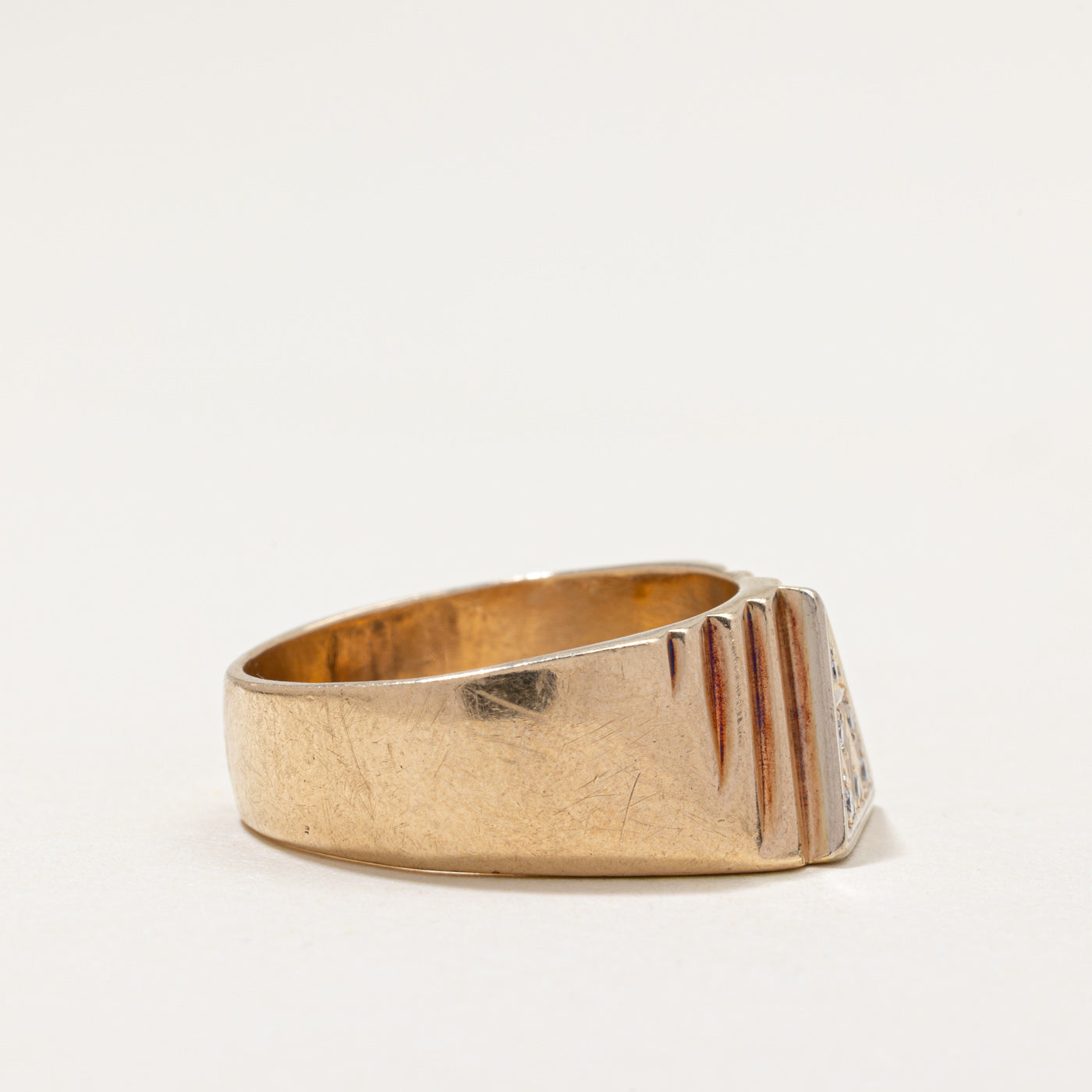 10k Diamond Triangle Grooved Cocktail Ring | 0.07ctw | SZ 9.25