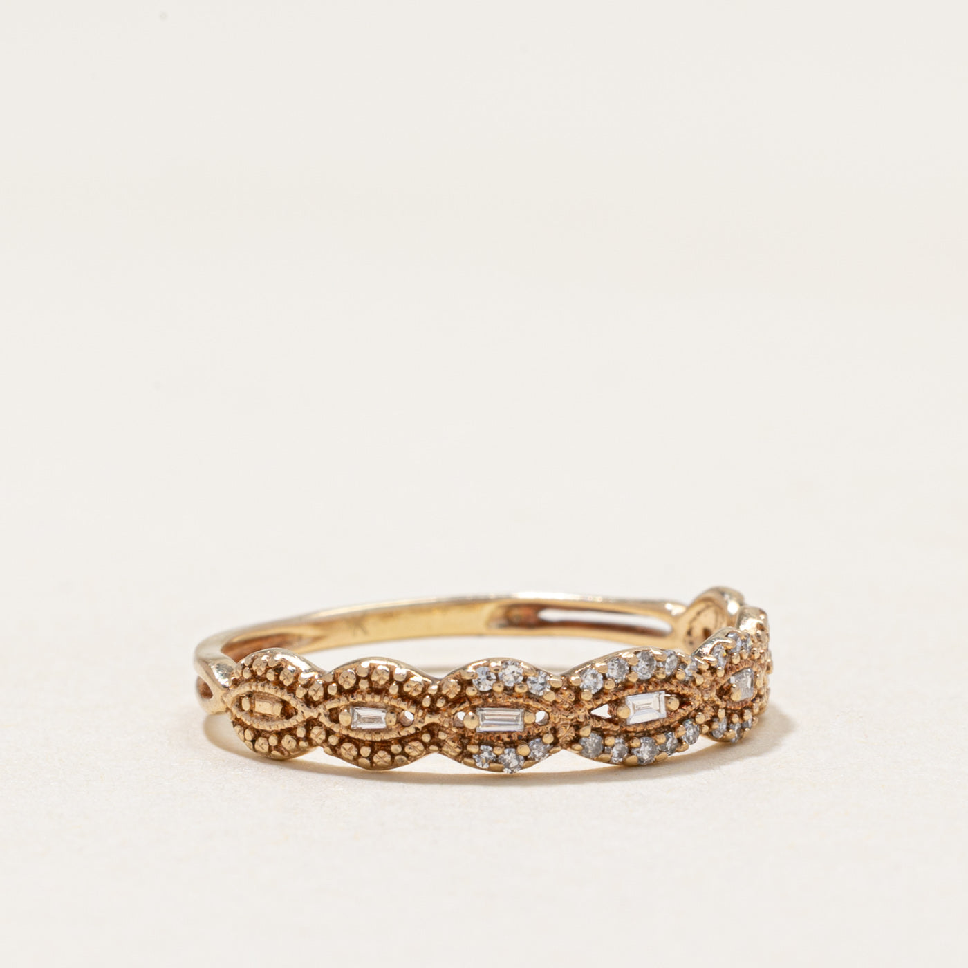 Bague festonnée en or 10 carats sertie de diamants taille multiple | 0,09 ct au total | Taille 6