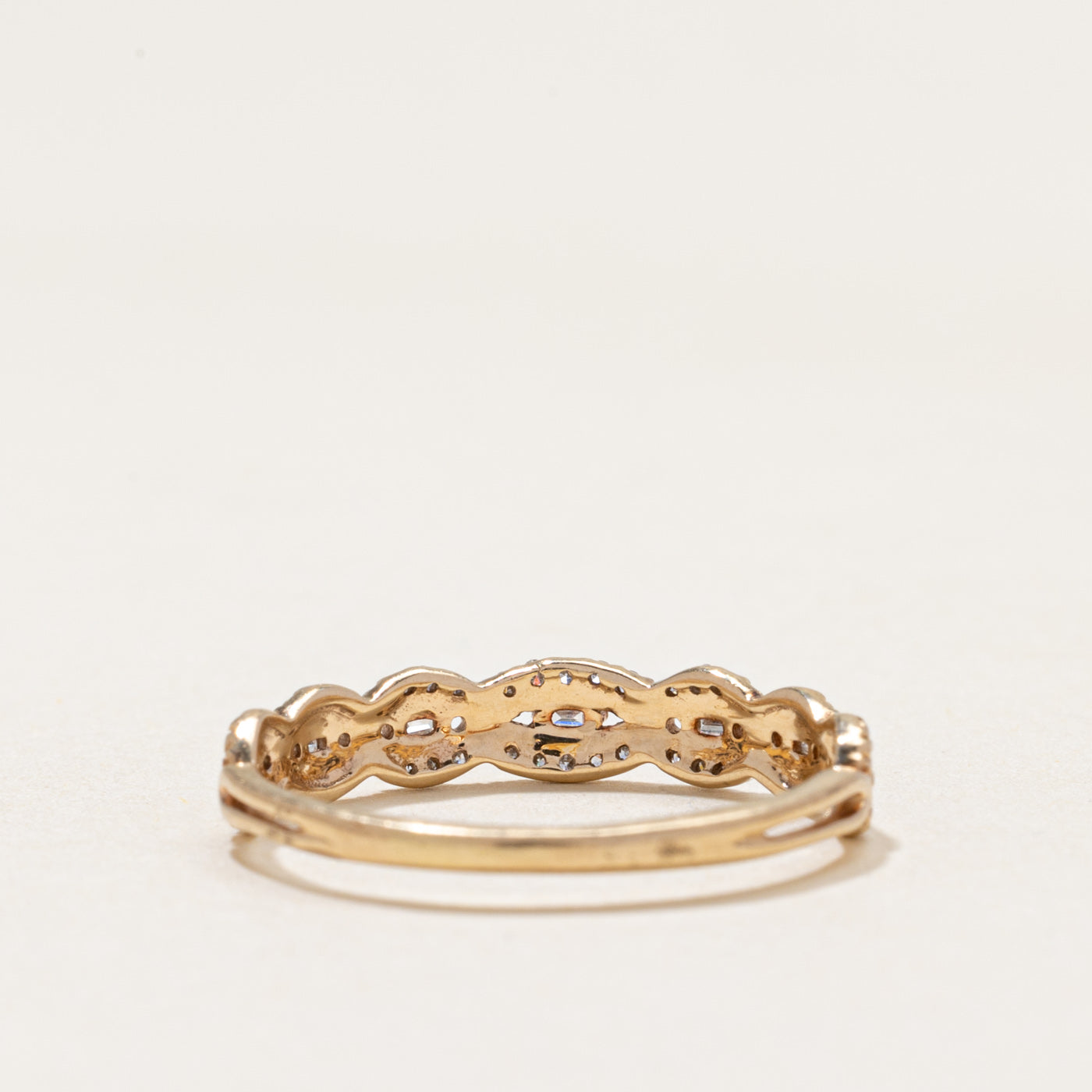 Bague festonnée en or 10 carats sertie de diamants taille multiple | 0,09 ct au total | Taille 6