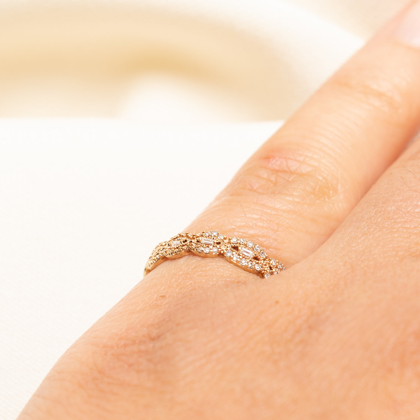 Bague festonnée en or 10 carats sertie de diamants taille multiple | 0,09 ct au total | Taille 6