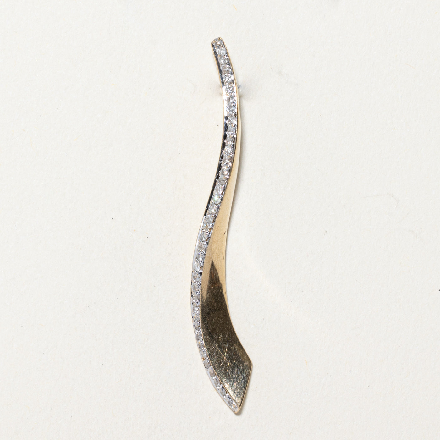 Diamond Curved Journey Pendant | 0.22ctw