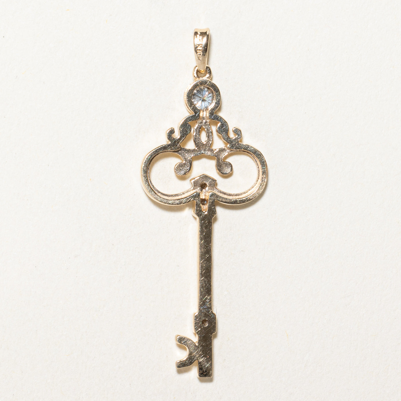 Diamond Key Pendant | 0.15ctw