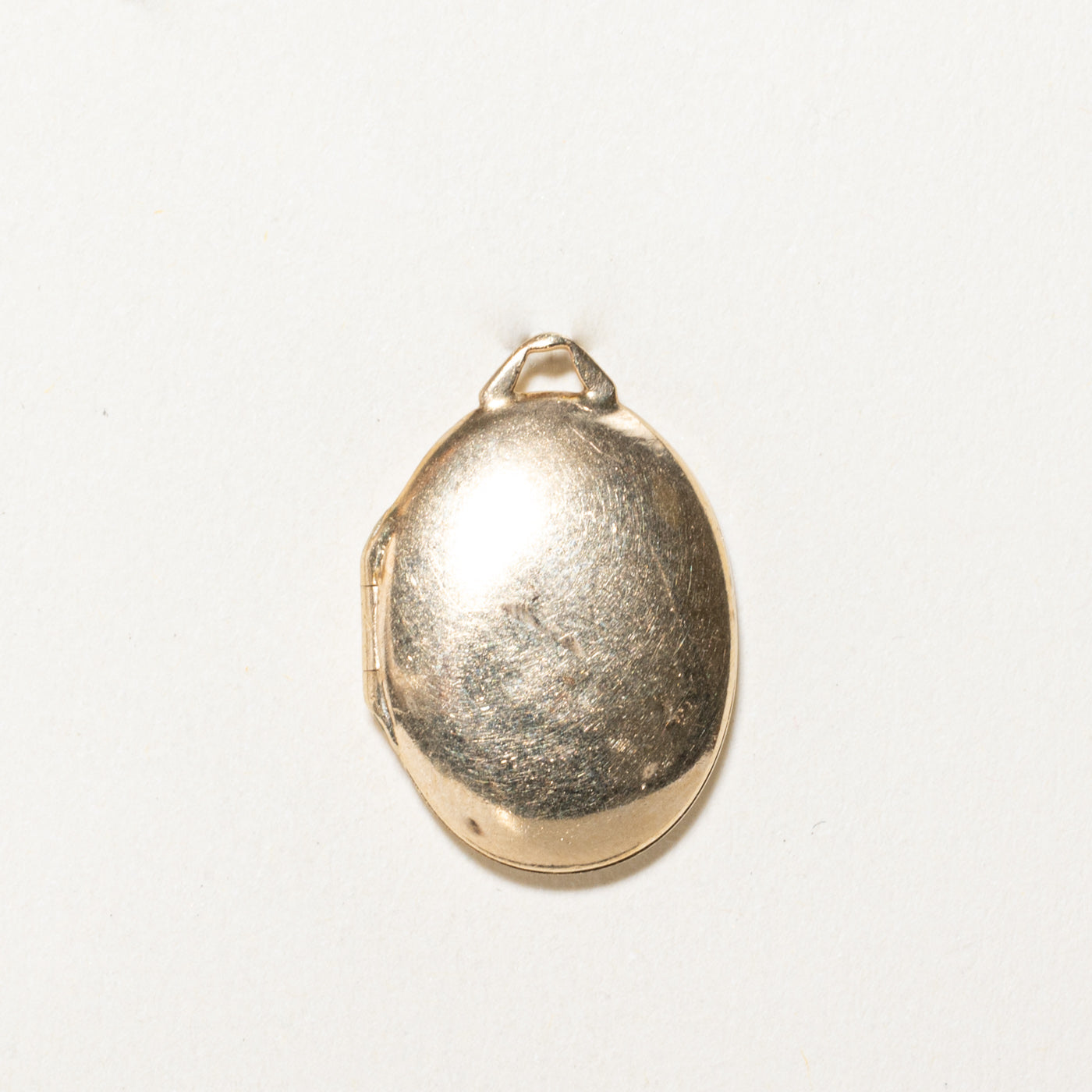 Médaillon ovale serti de diamants en forme d'étoile | 0,01 ct
