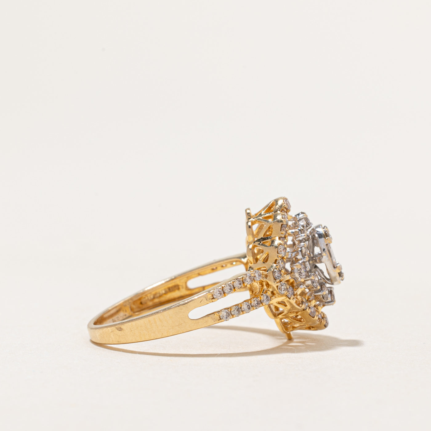 Bague ornée d'un pavage de diamants taille mixte 18 carats | 0,75 ct au total | Taille 7,5