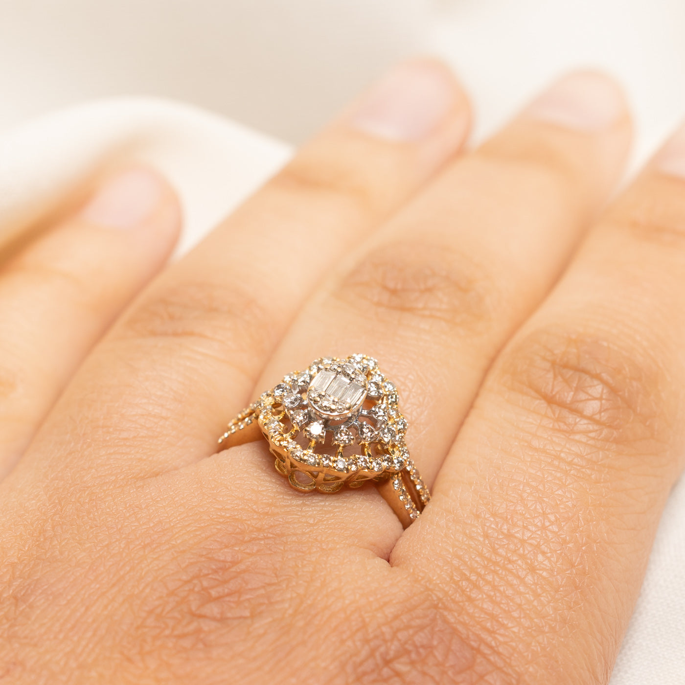 Bague ornée d'un pavage de diamants taille mixte 18 carats | 0,75 ct au total | Taille 7,5