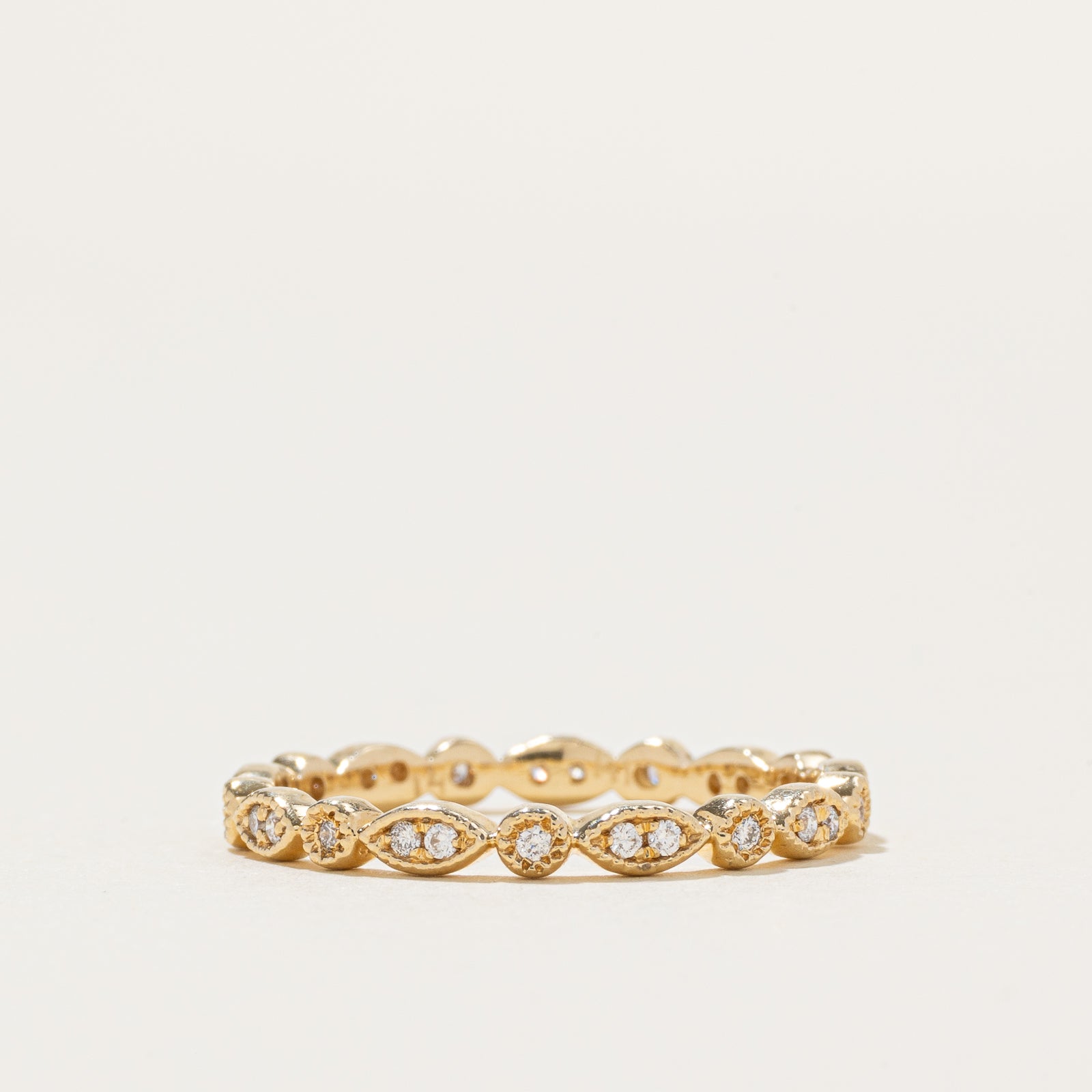 Alliance éternité en or 14 carats sertie de diamants festonnés | 0,10 ct | 2,25 mm | Taille 6,5