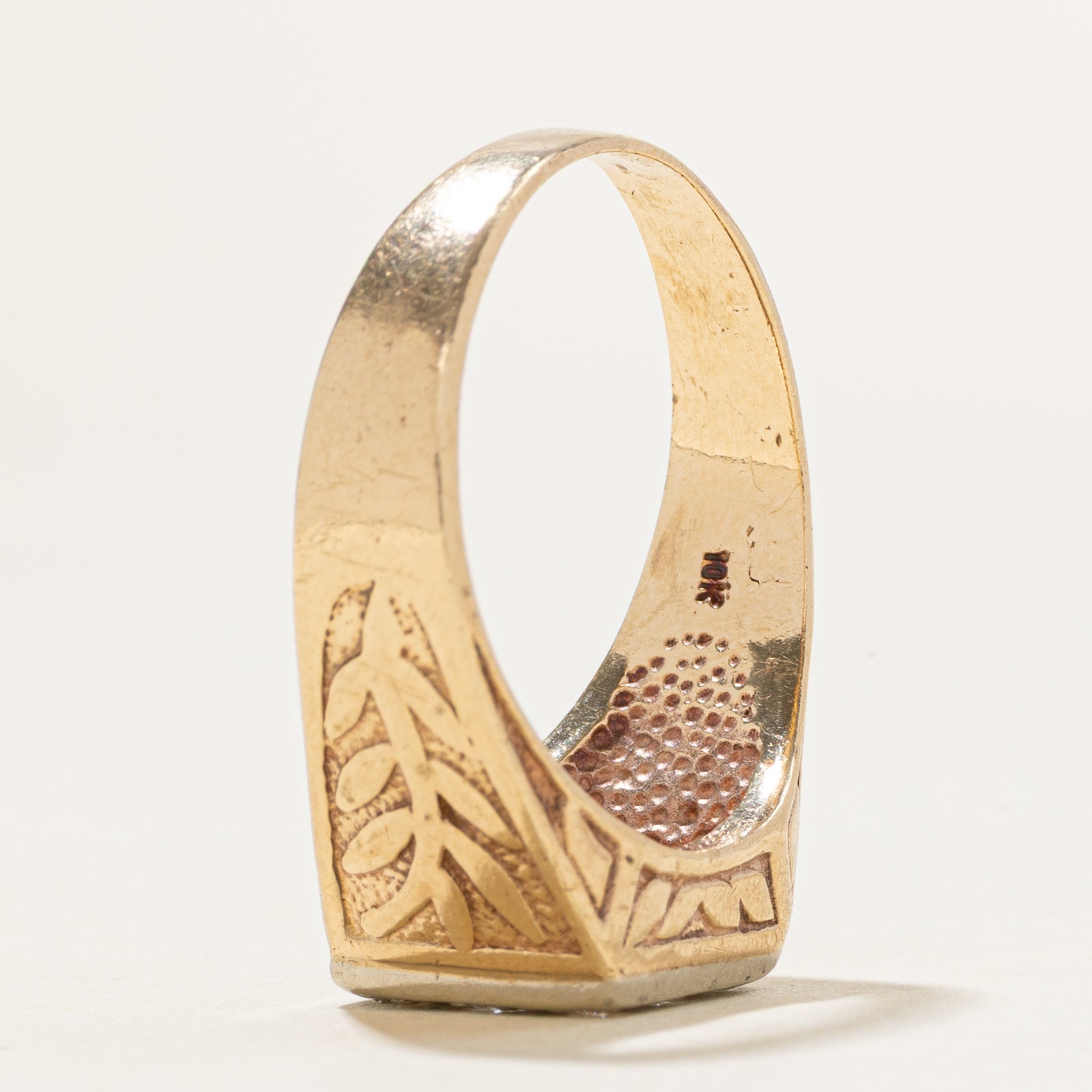 10k Diamond Grid Engraved Leaf Signet Ring | 0.30ctw | SZ 10