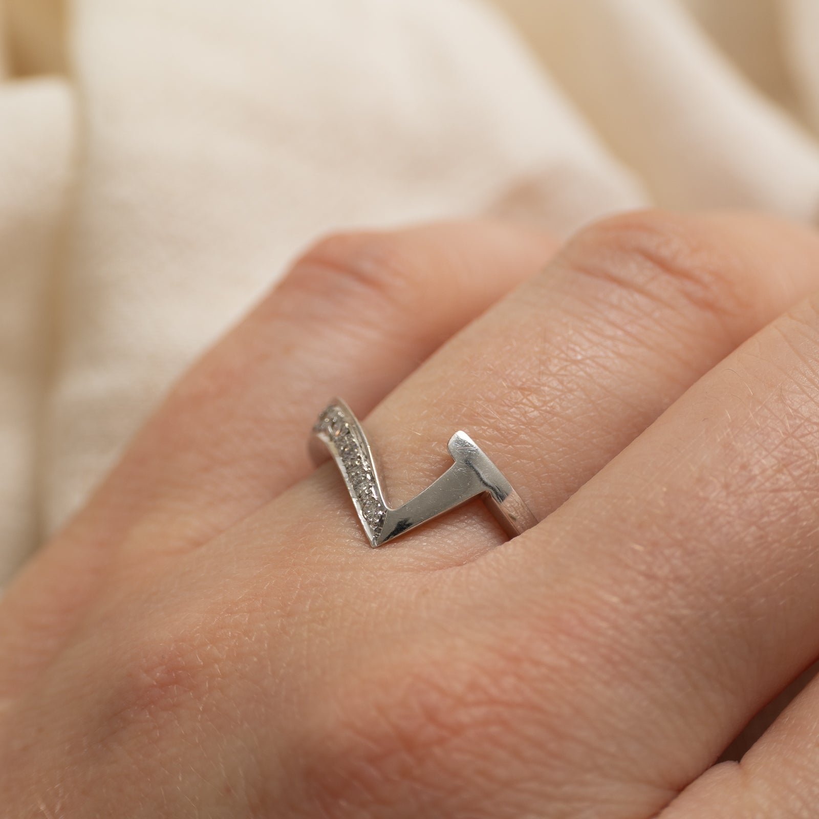 14k Diamond Angled Chevron Ring | 0.13ctw | SZ 6
