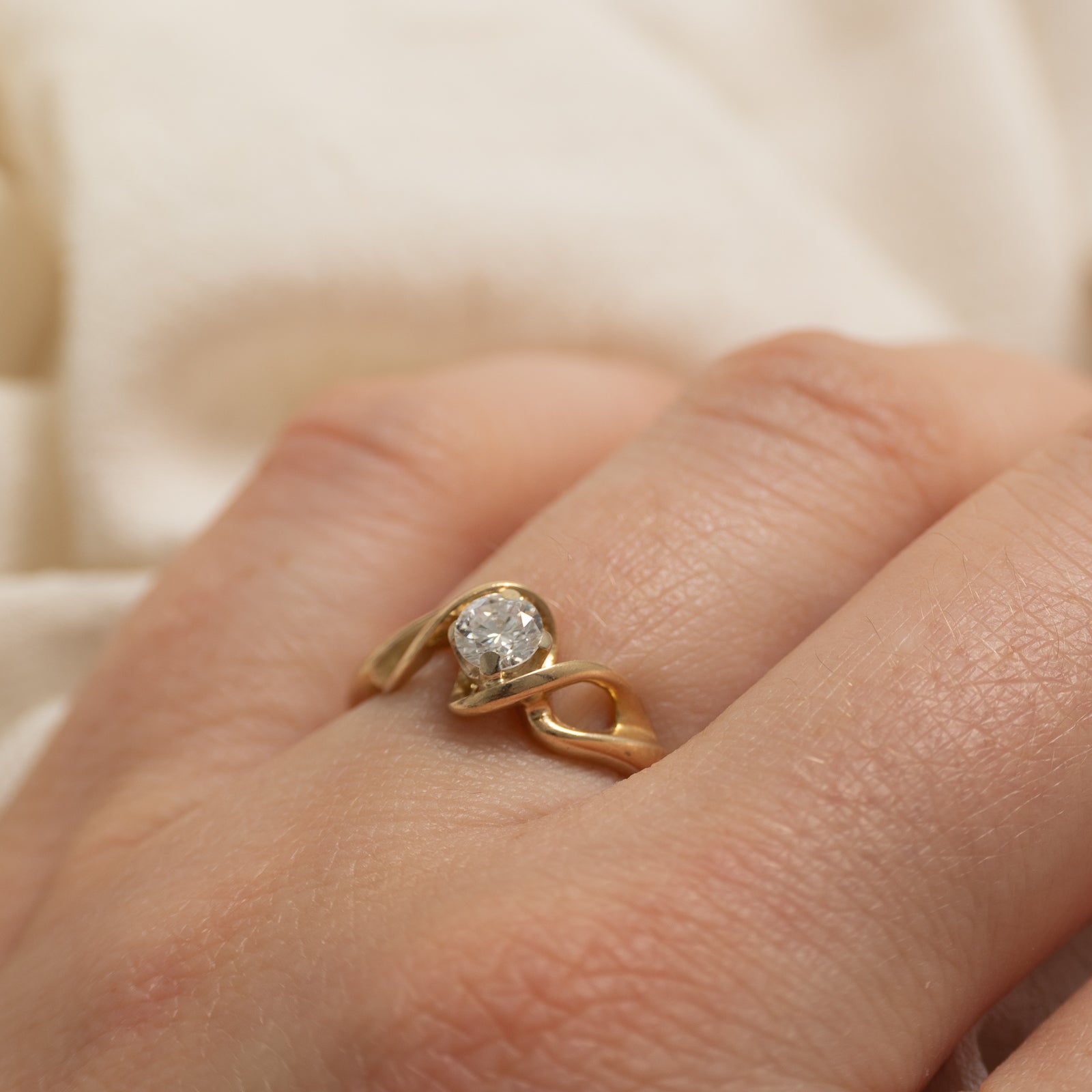 14k Solitaire Diamond Twisted Ring | 0.26ct | SZ 5.5