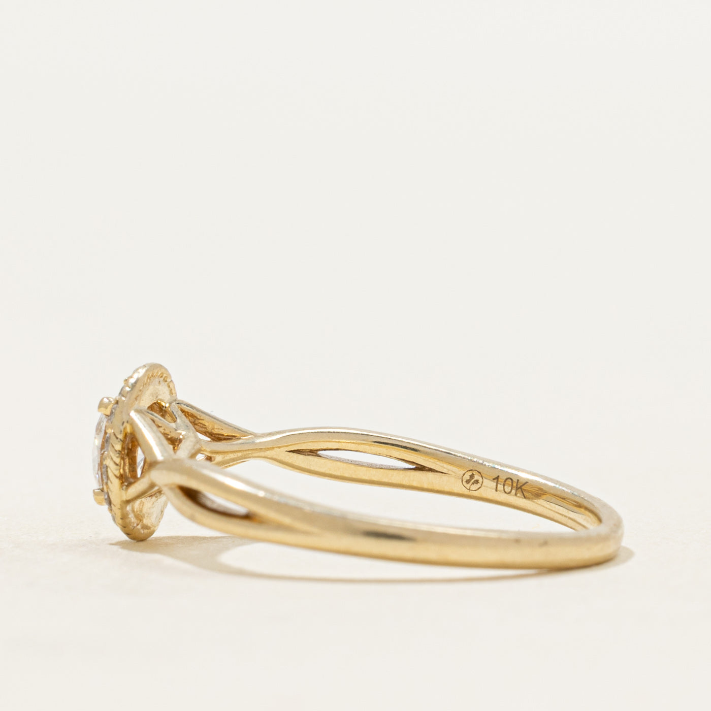 Diamond Halo Twisted Ring | 0.26ctw | SZ 6