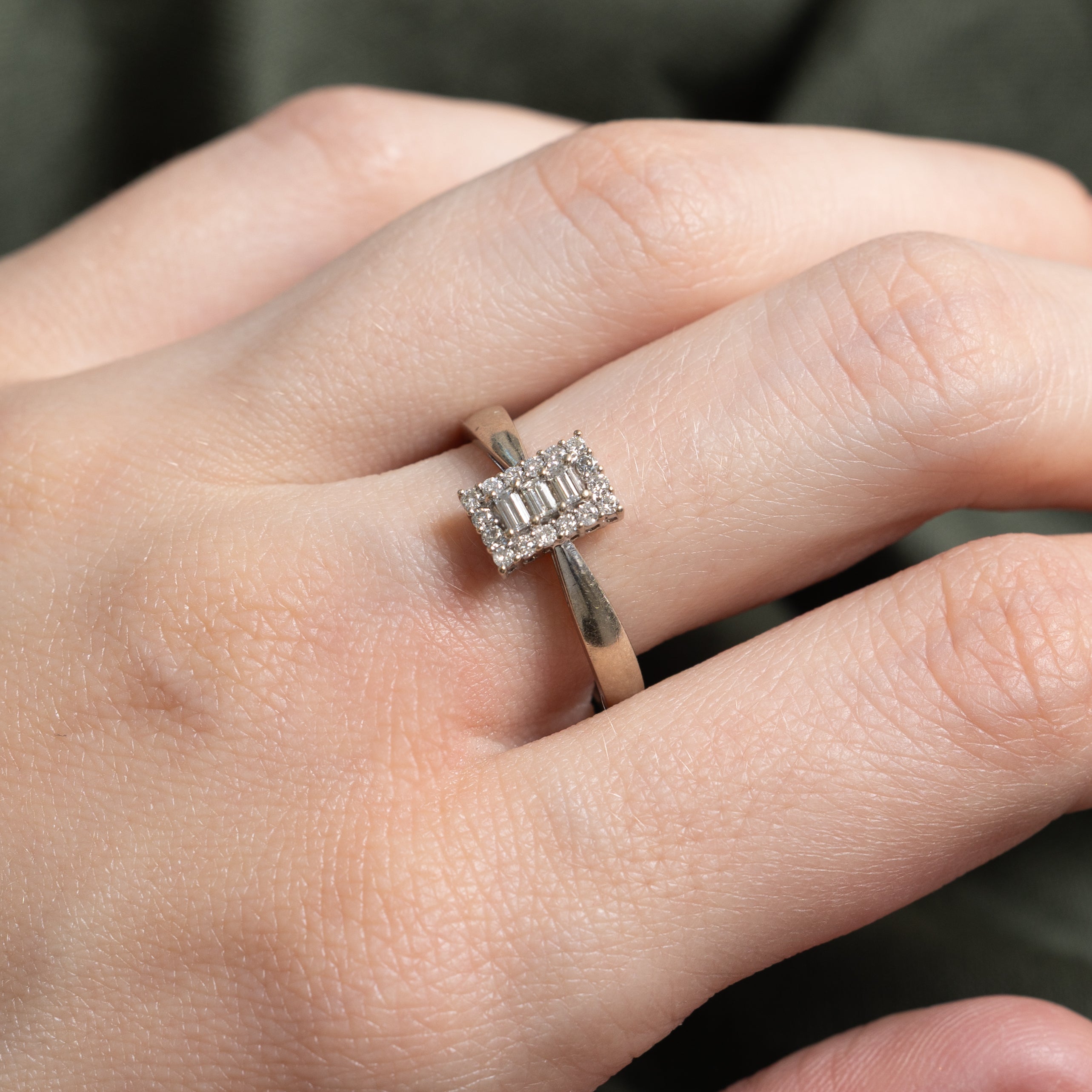 14k Baguette Cut Diamond Halo Ring | 0.26ctw | SZ 8