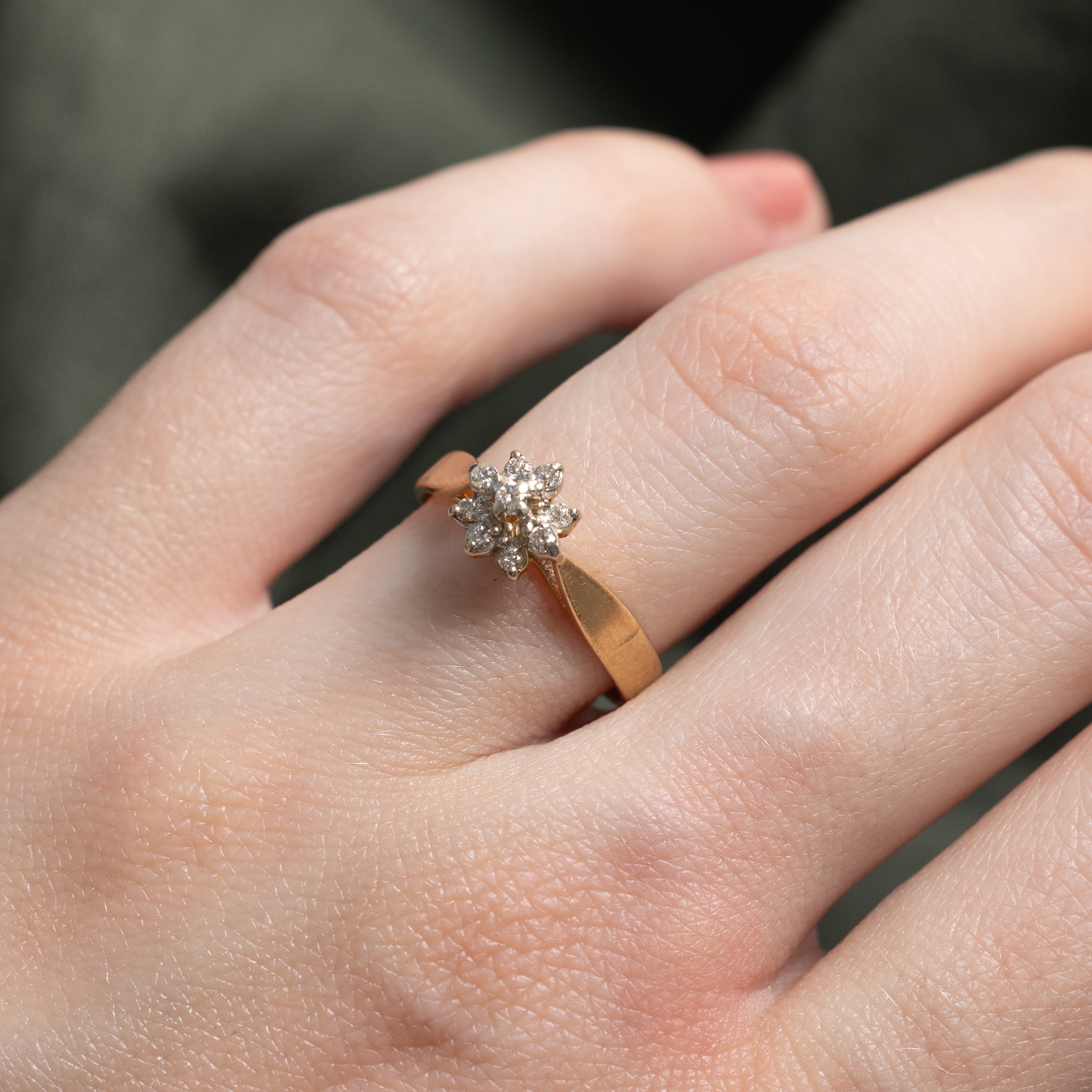 Diamond Petal Reverse Tapered Ring | 0.10ctw | SZ 6.25