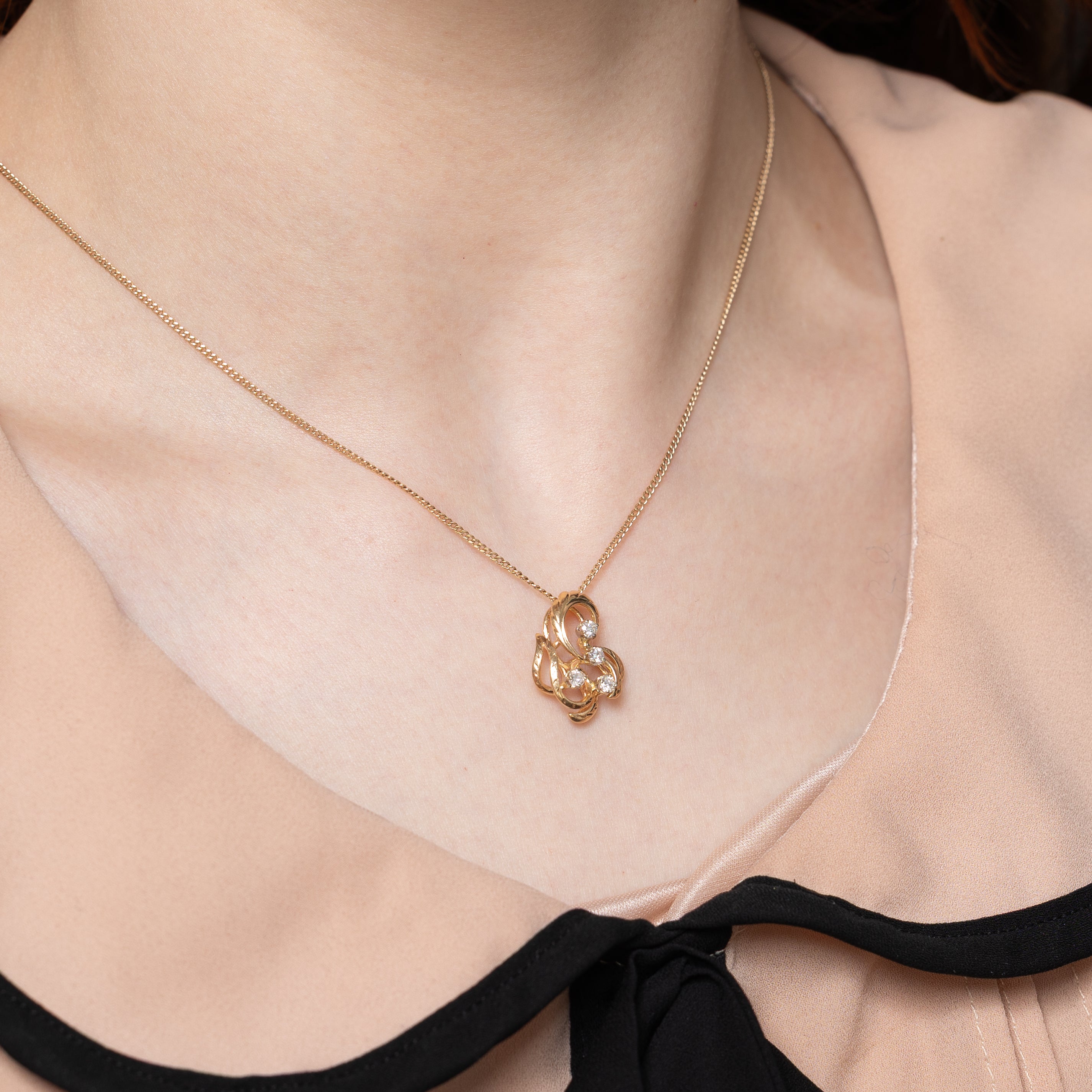 Scattered Diamond Swirl Pendant | 0.24ctw