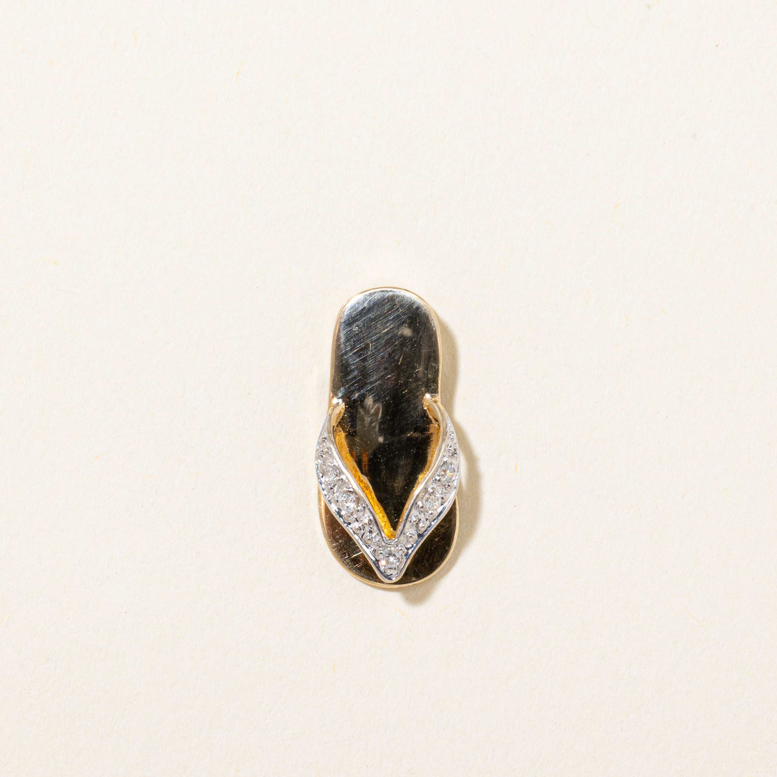 Diamond Flip Flop Pendant | 0.04ctw