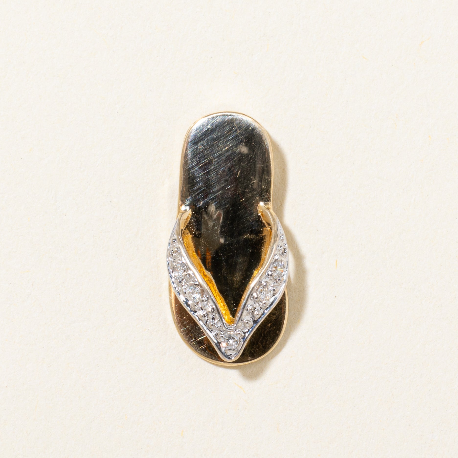 Diamond Flip Flop Pendant | 0.04ctw