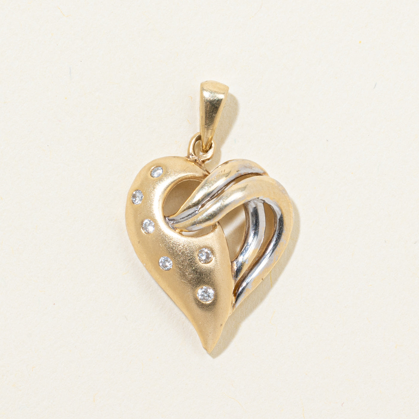 Scattered Diamond Openwork Heart Pendant | 0.07ctw