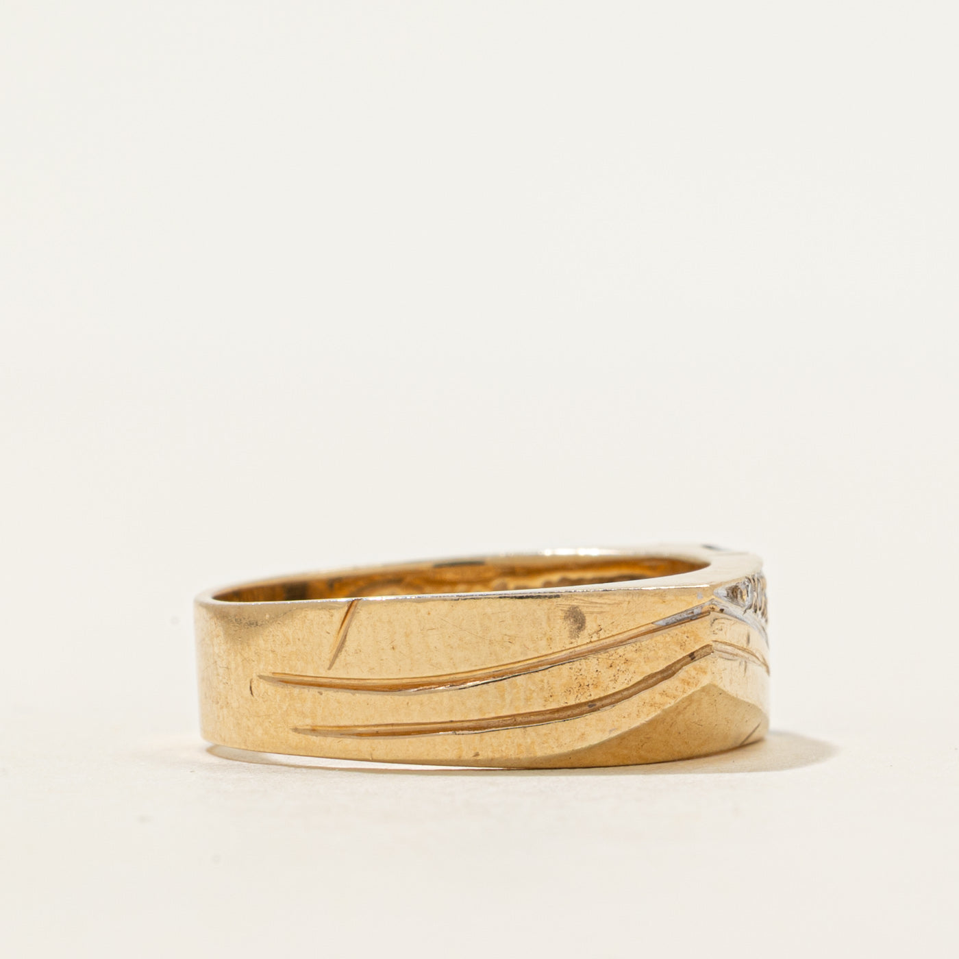 Onyx & Diamond Grooved Ring | 0.15ct, 0.01ctw | SZ 7