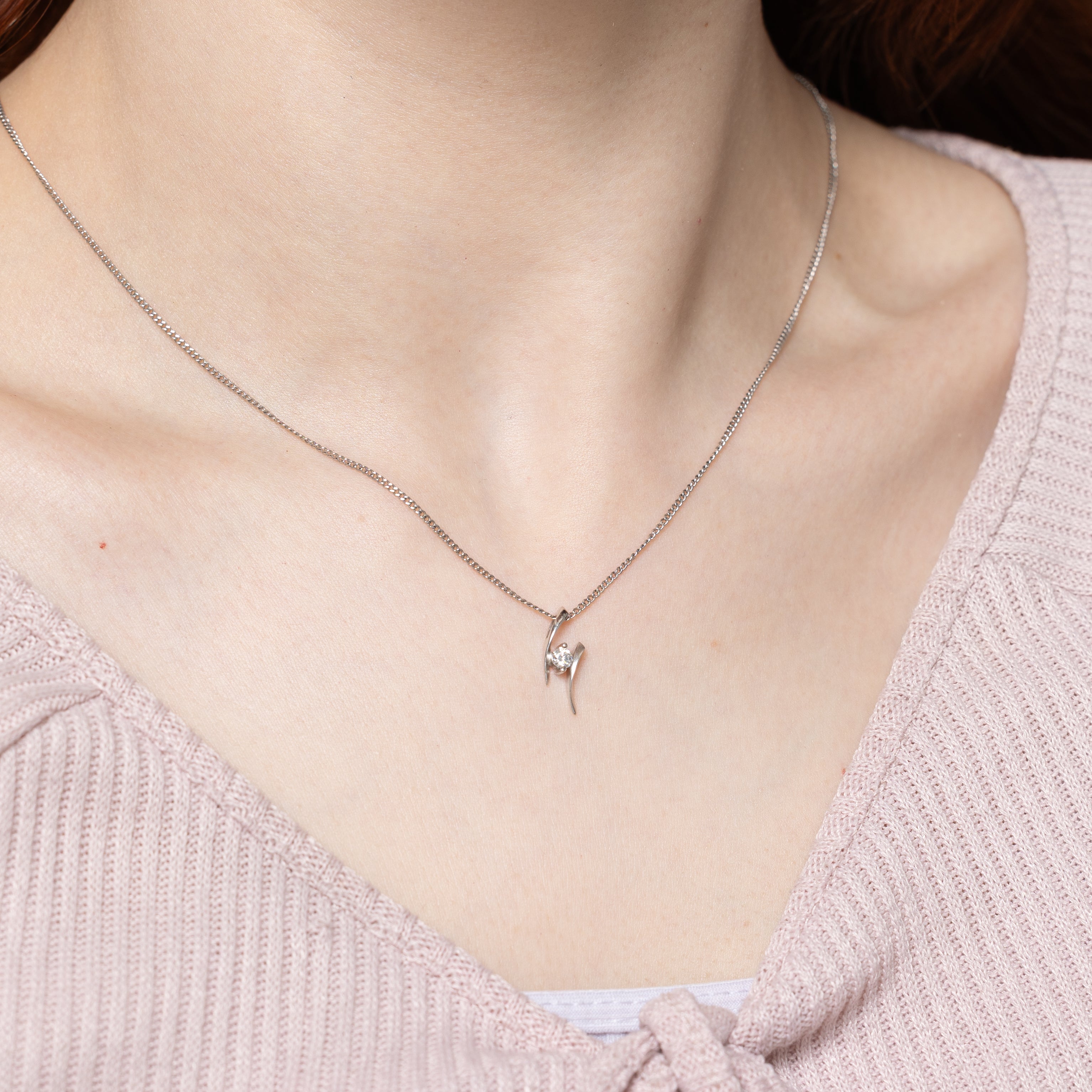 18k Solitaire Diamond Curved Pendant | 0.13ct