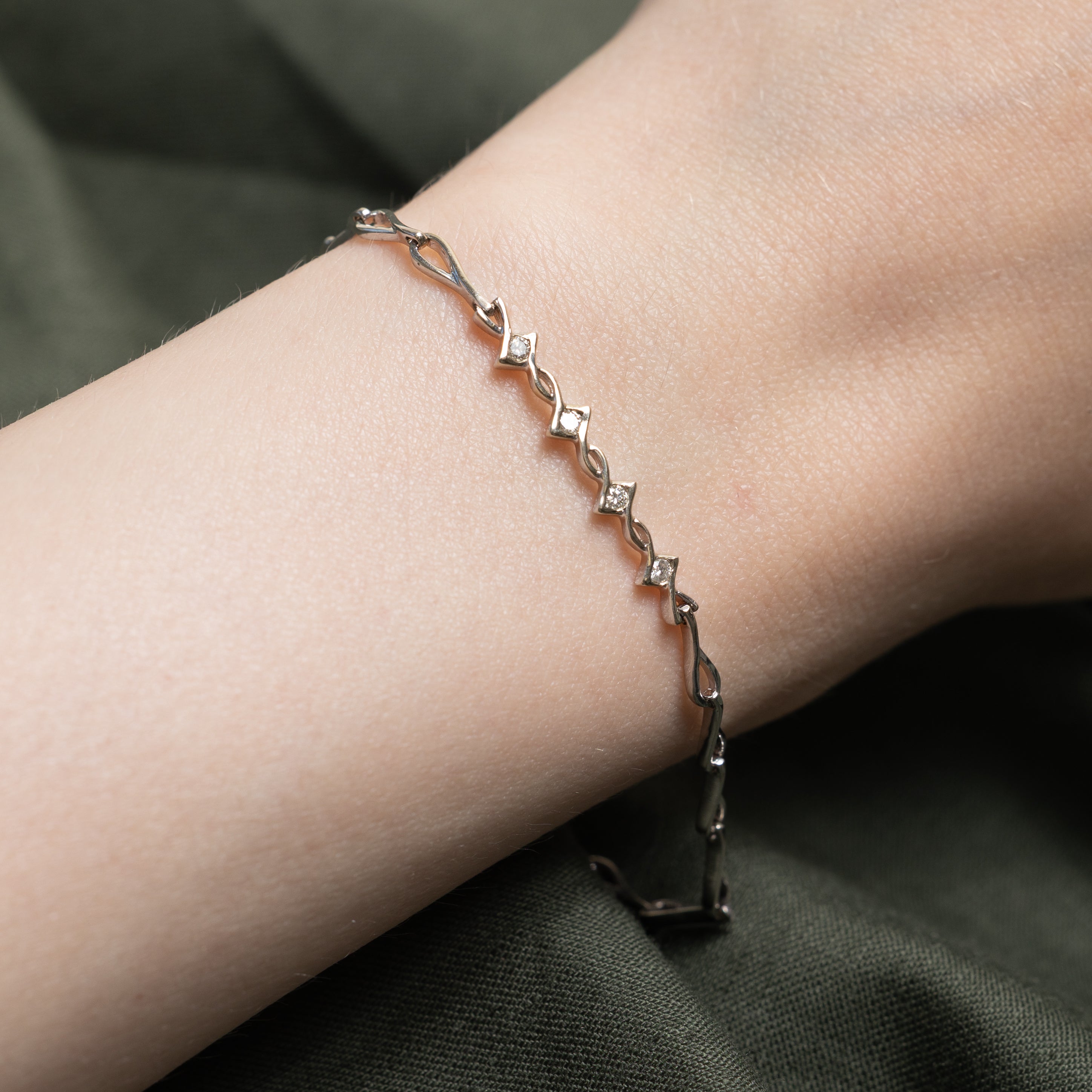 18k White Gold Diamond Openwork Bracelet | 0.12ctw | 7"