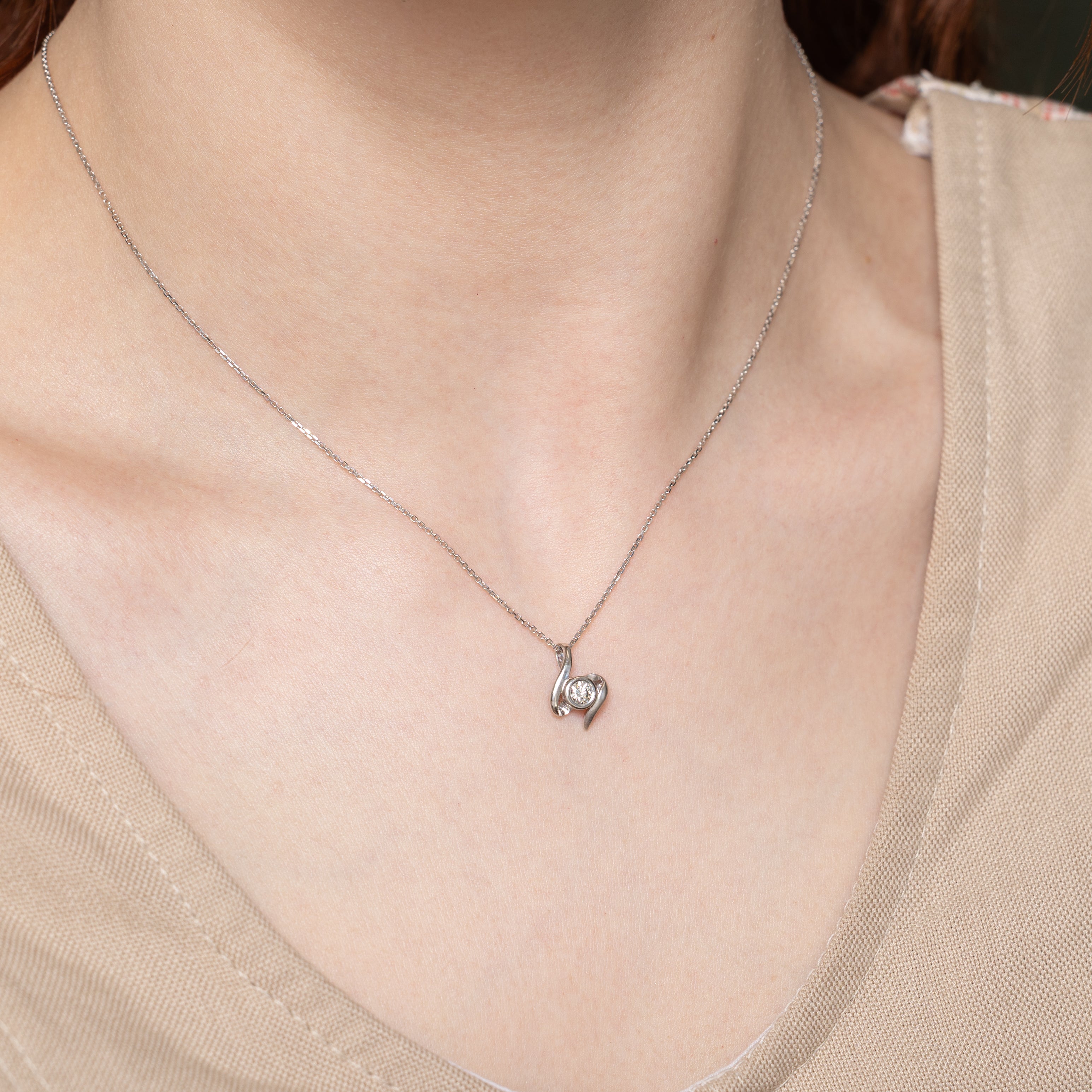 18k Bezel Set Diamond Swirl Pendant Necklace | 0.14ct | 15"