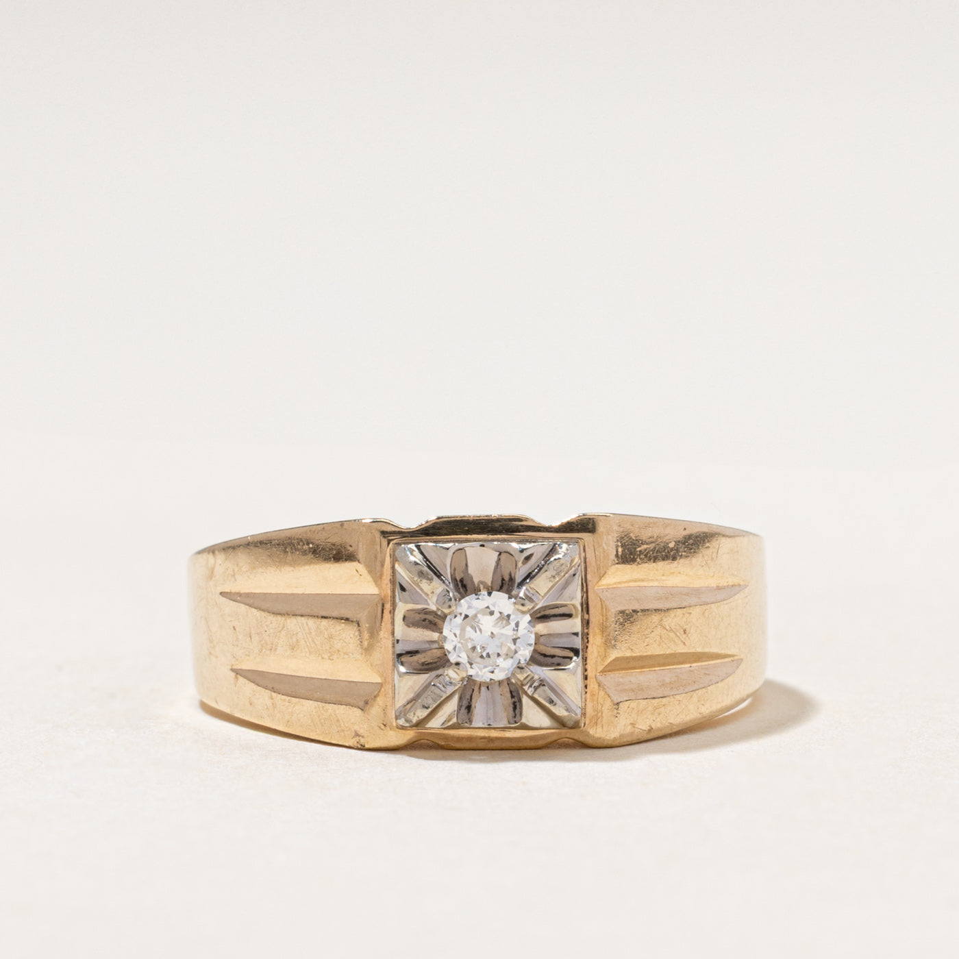 Illusion Set Diamond Grooved Ring | 0.13ct | SZ 11.25