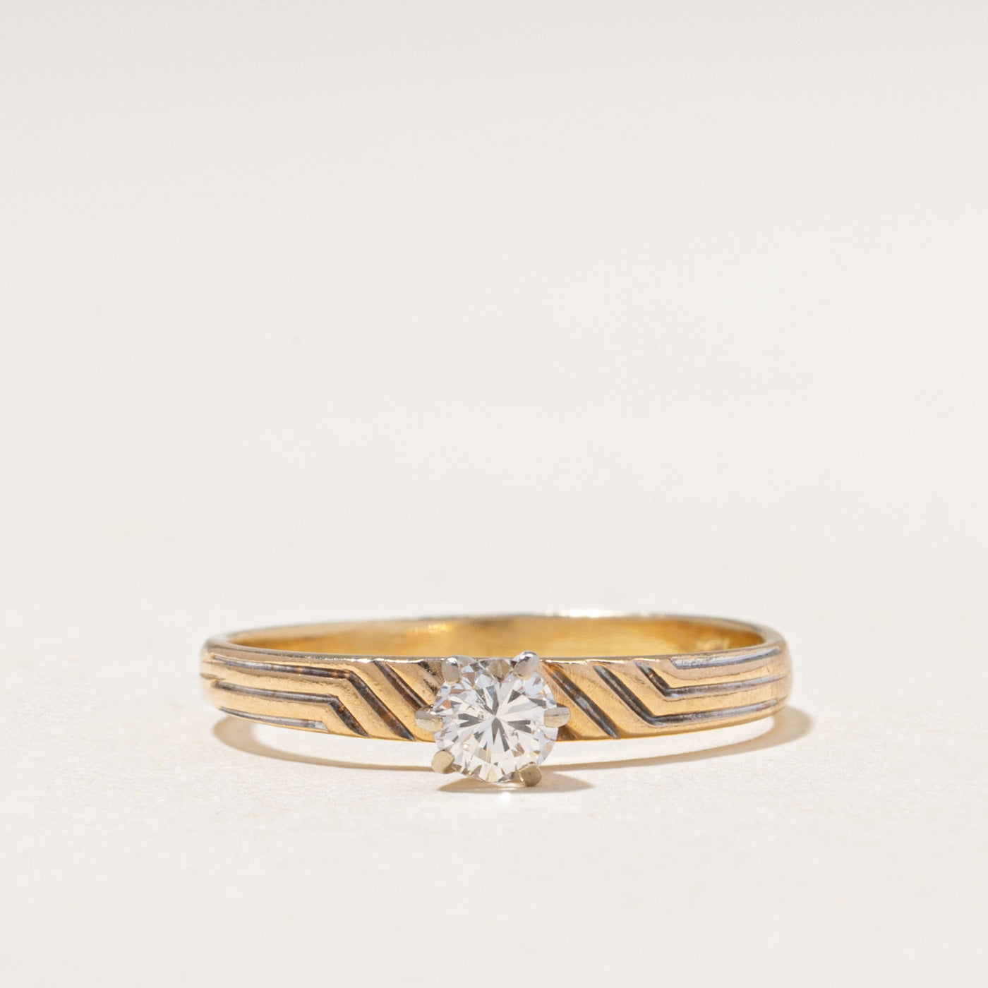 18k Solitaire Diamond Grooved Ring | 0.26ct | SZ 7.5
