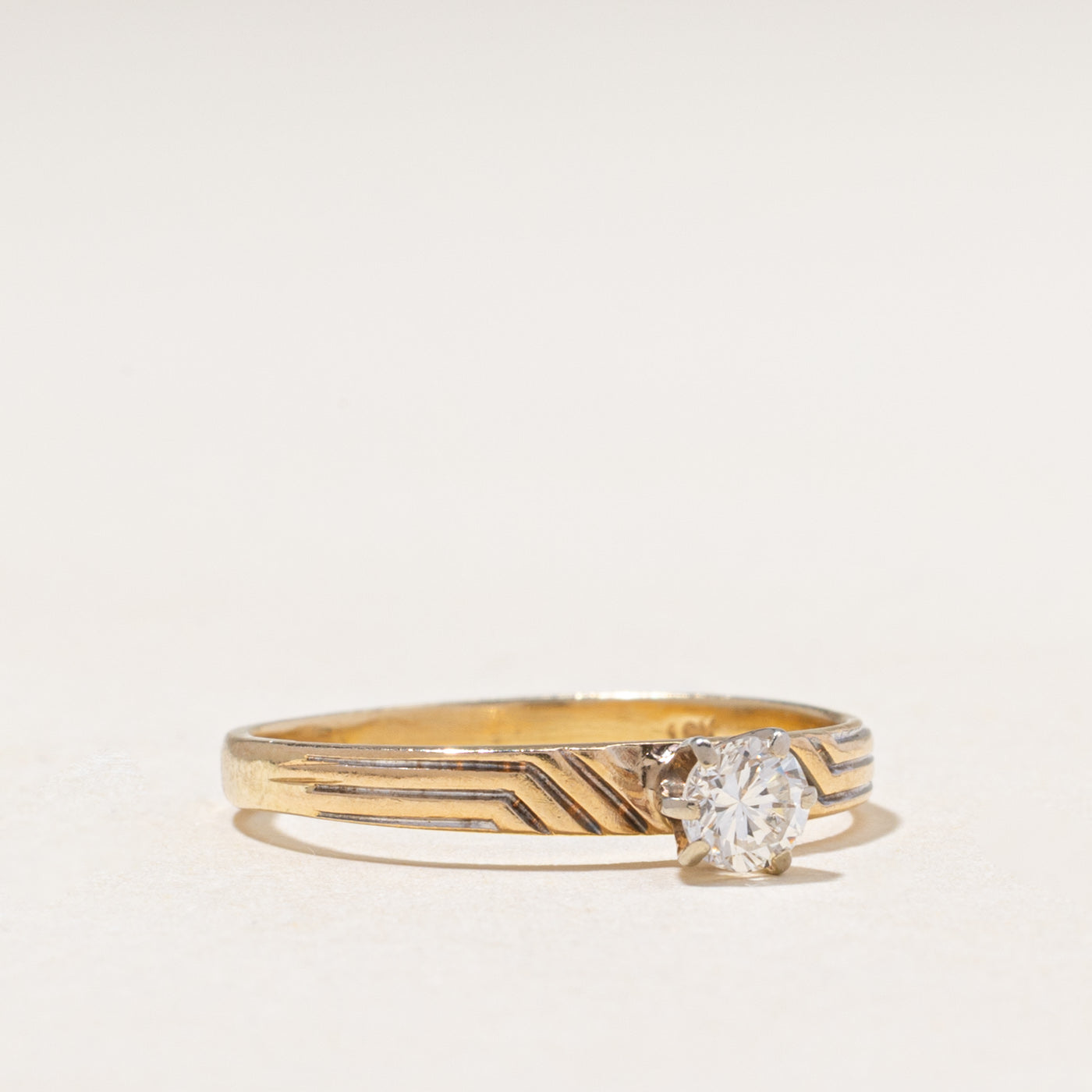 18k Solitaire Diamond Grooved Ring | 0.26ct | SZ 7.5