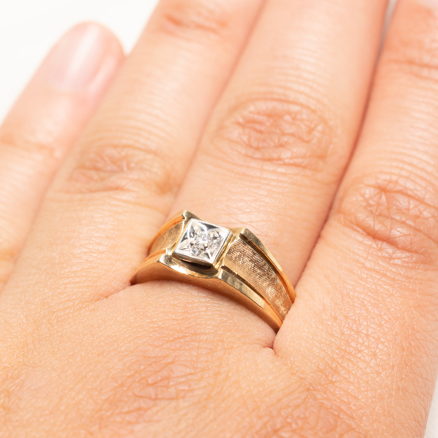 Illusion Set Diamond Textured Ring | 0.05ct | SZ 10