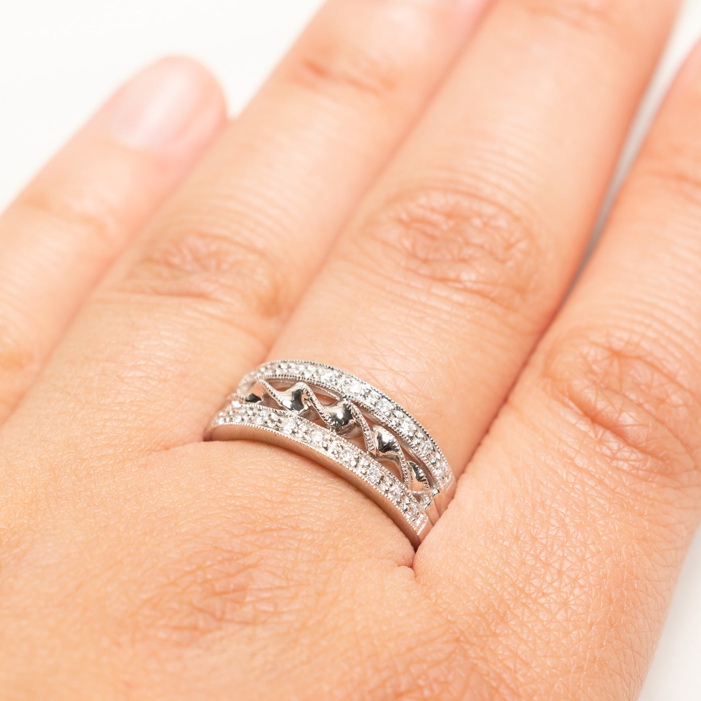 18k White Gold Diamond Milgrain Textured Ring | 0.20ctw | SZ 8.5