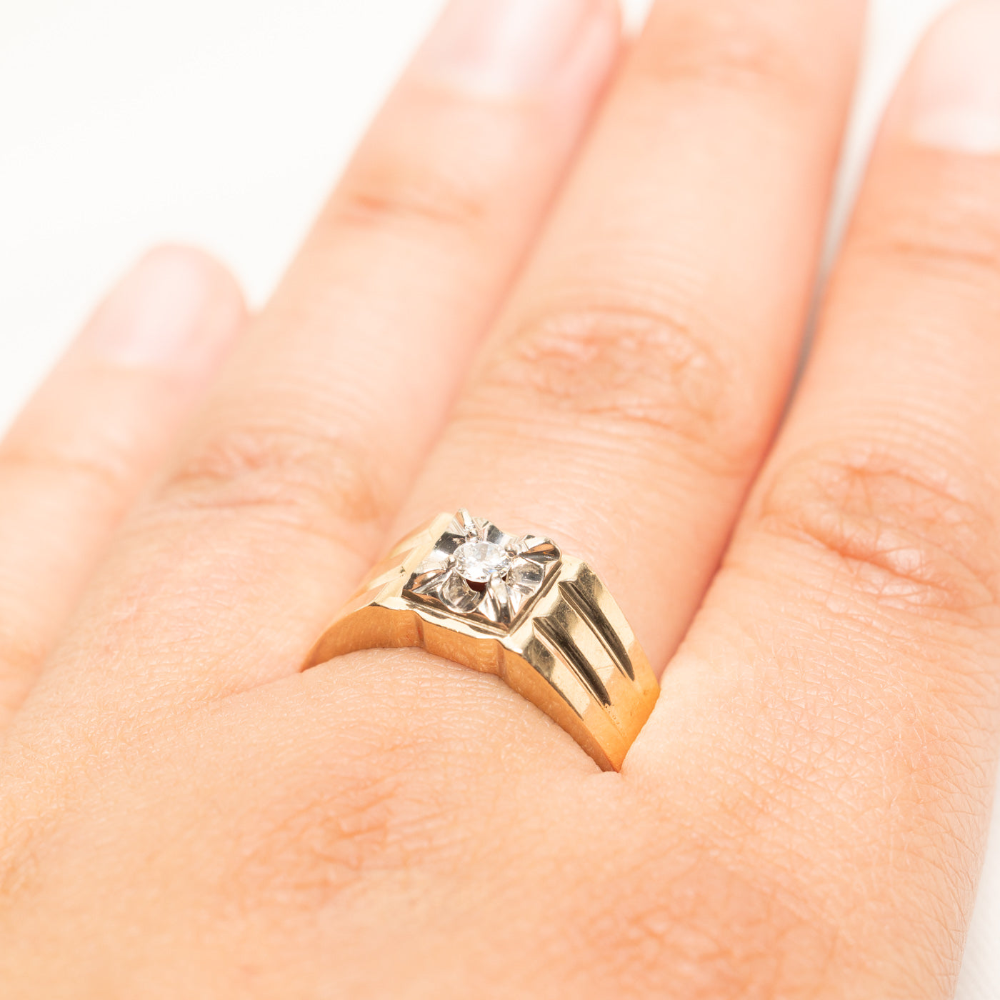 Illusion Set Diamond Grooved Ring | 0.13ct | SZ 11.25