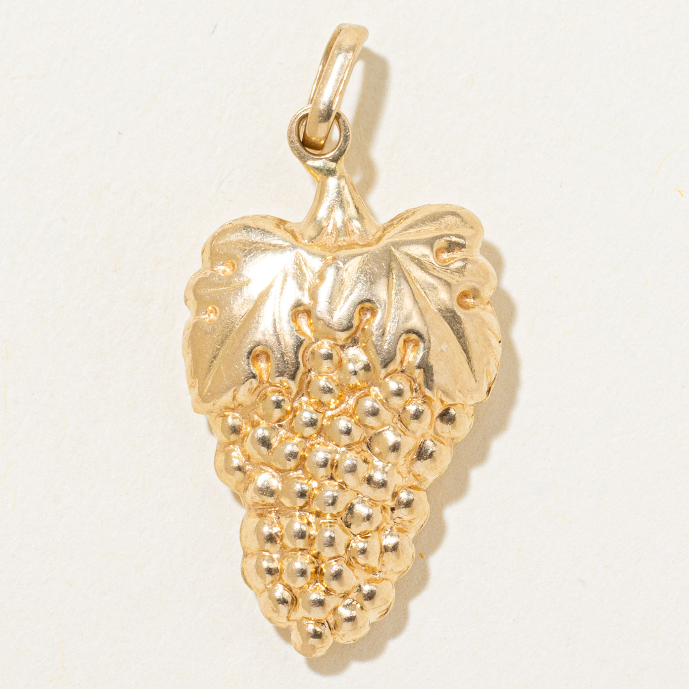18k Yellow Gold Grapes Pendant