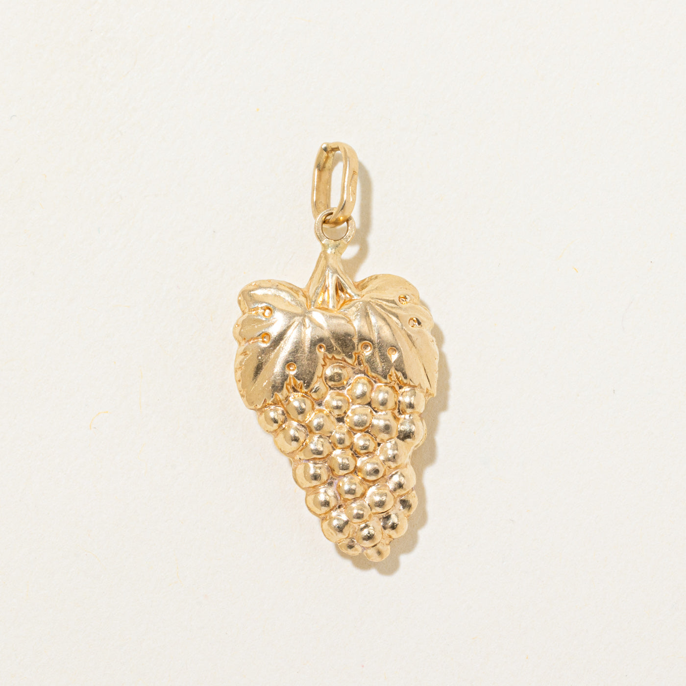 18k Yellow Gold Grapes Pendant
