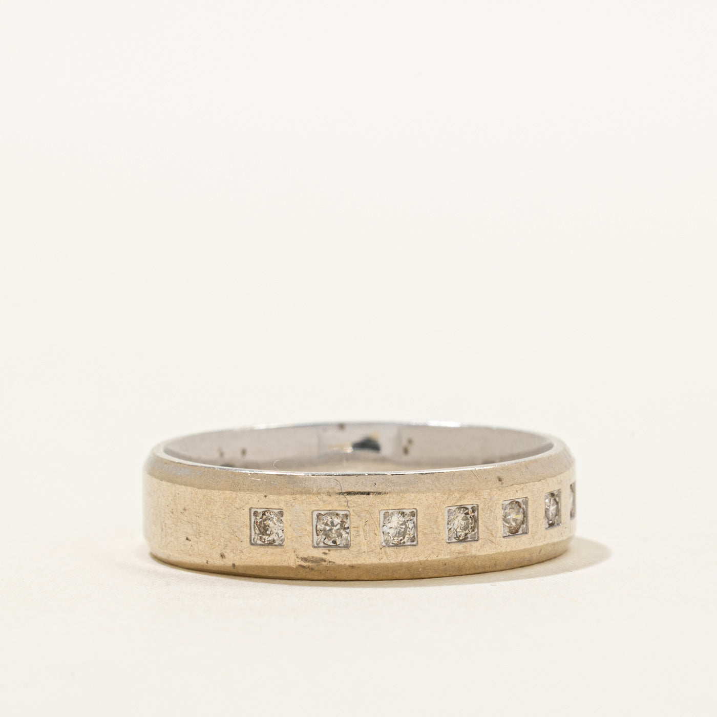 Bague sertie de diamants à fleur de peau (modèle canadien) | 0,21 ct | 6 mm | Taille 11,25
