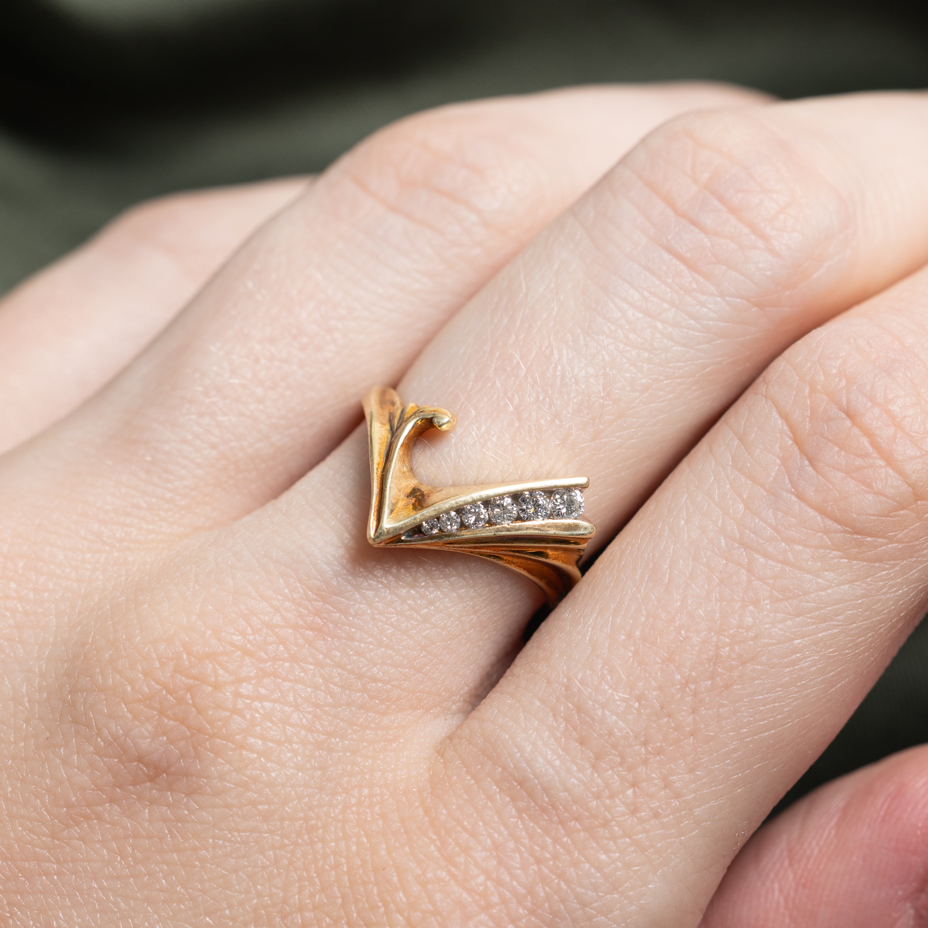 18k Diamond Grooved Chevron Ring | 0.14ctw | SZ 6.25