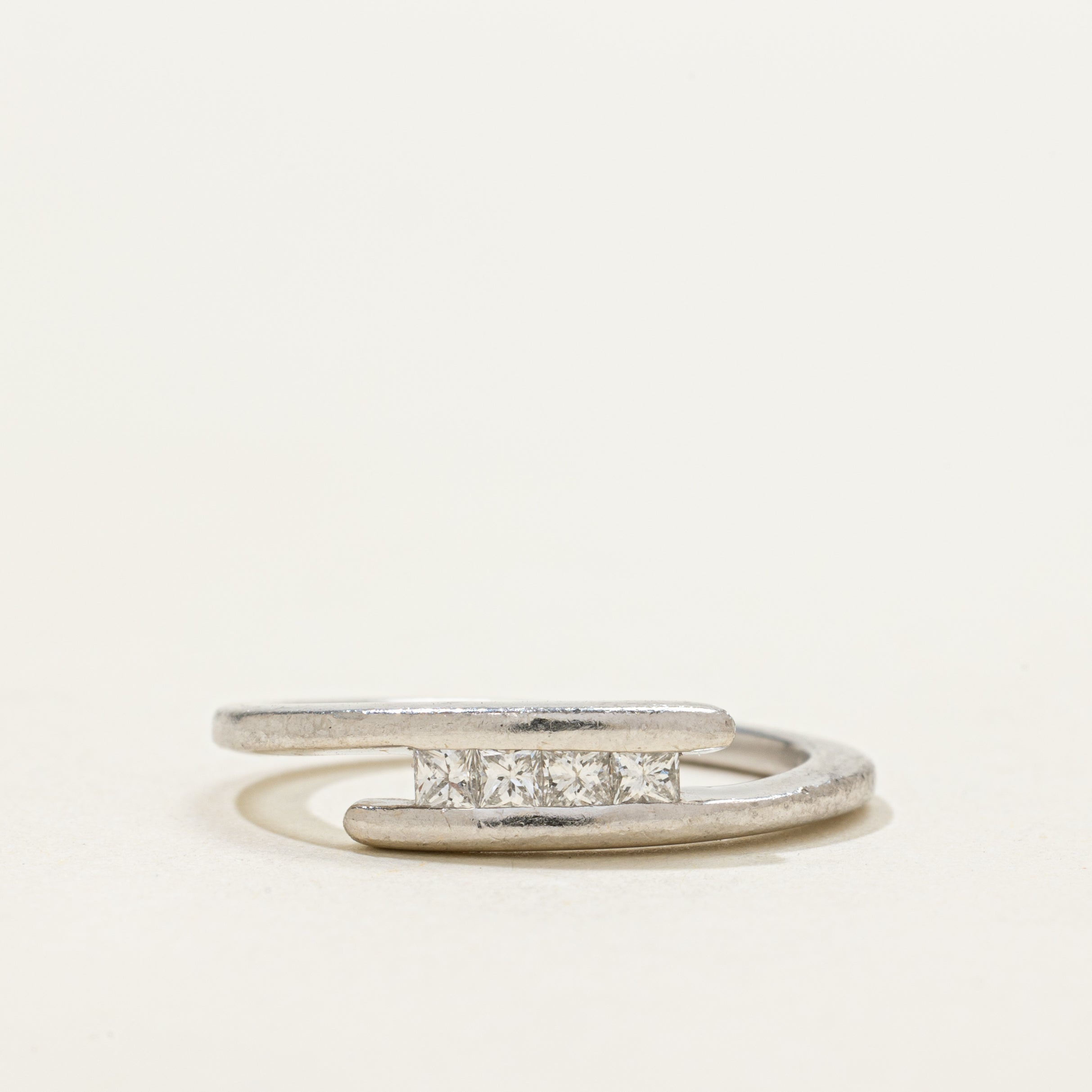 Bague sertie d'un diamant taille princesse | 0,17 ct | Taille 5,25