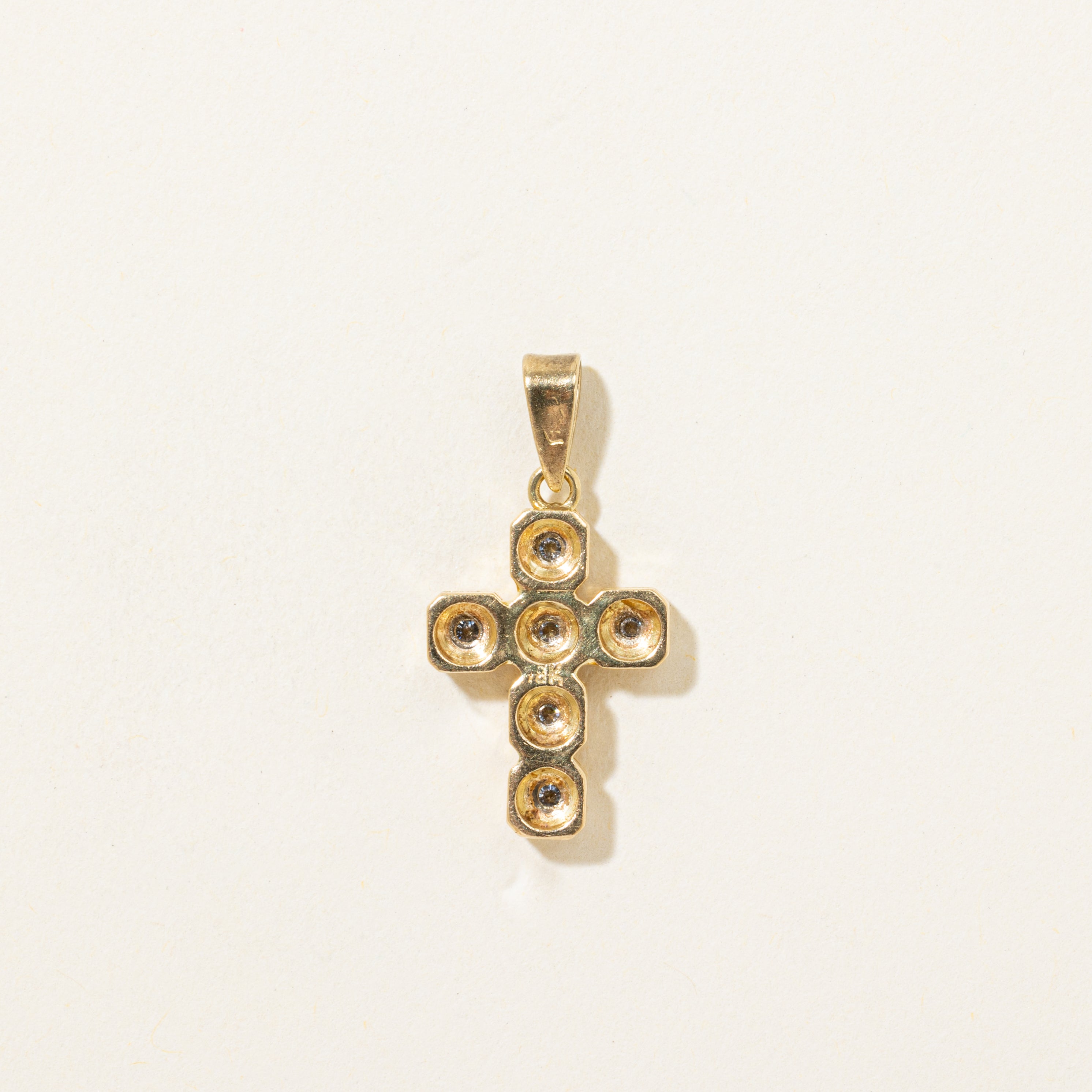 Pendentif croix en or 18 carats serti clos de diamants | 0,15 ct au total