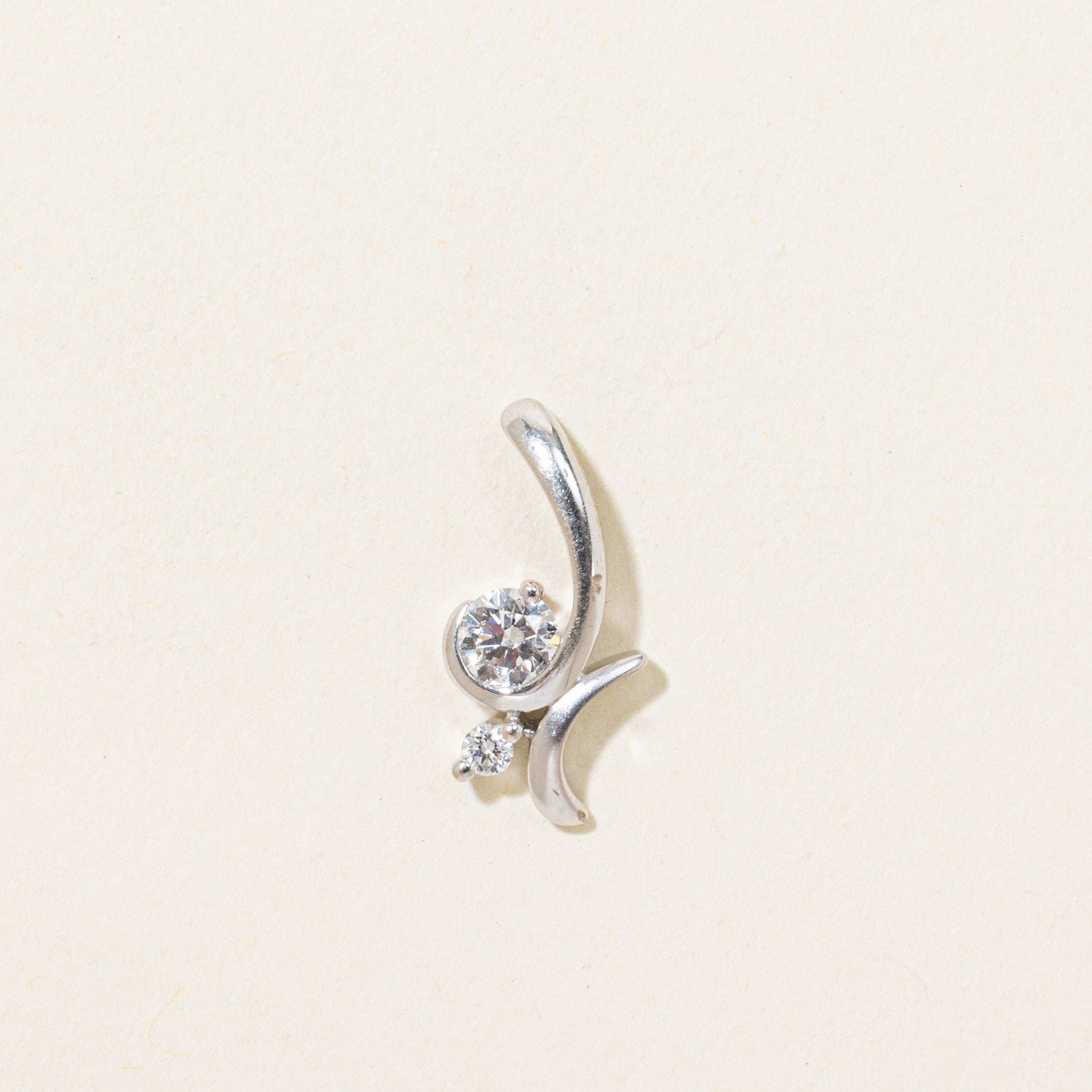 18k White Gold Diamond Swirl Pendant | 0.18ctw